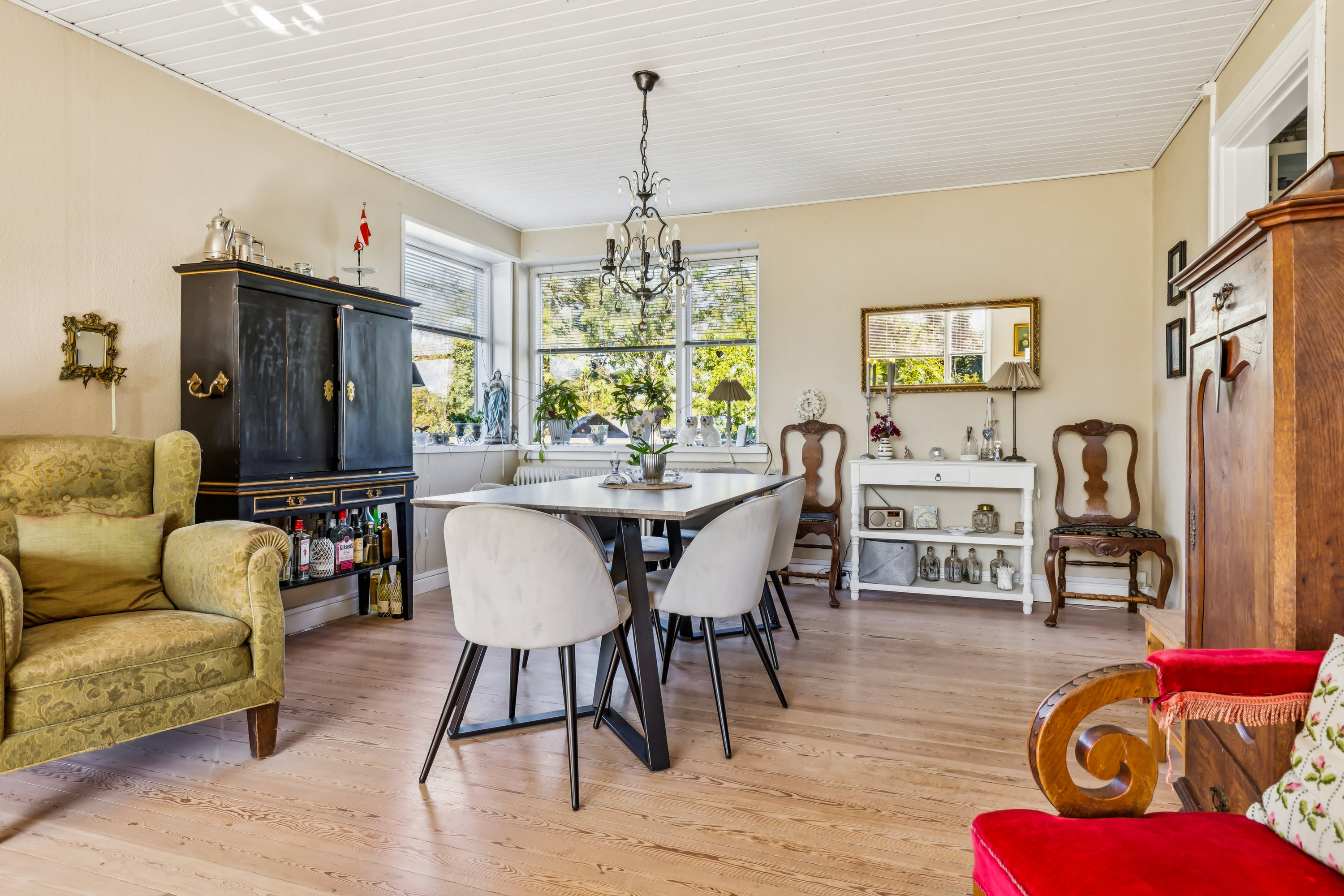 Fremhævet stue billede i fuldskærmstilstand. Billede af Hovedgaden 107, 4520 Svinninge