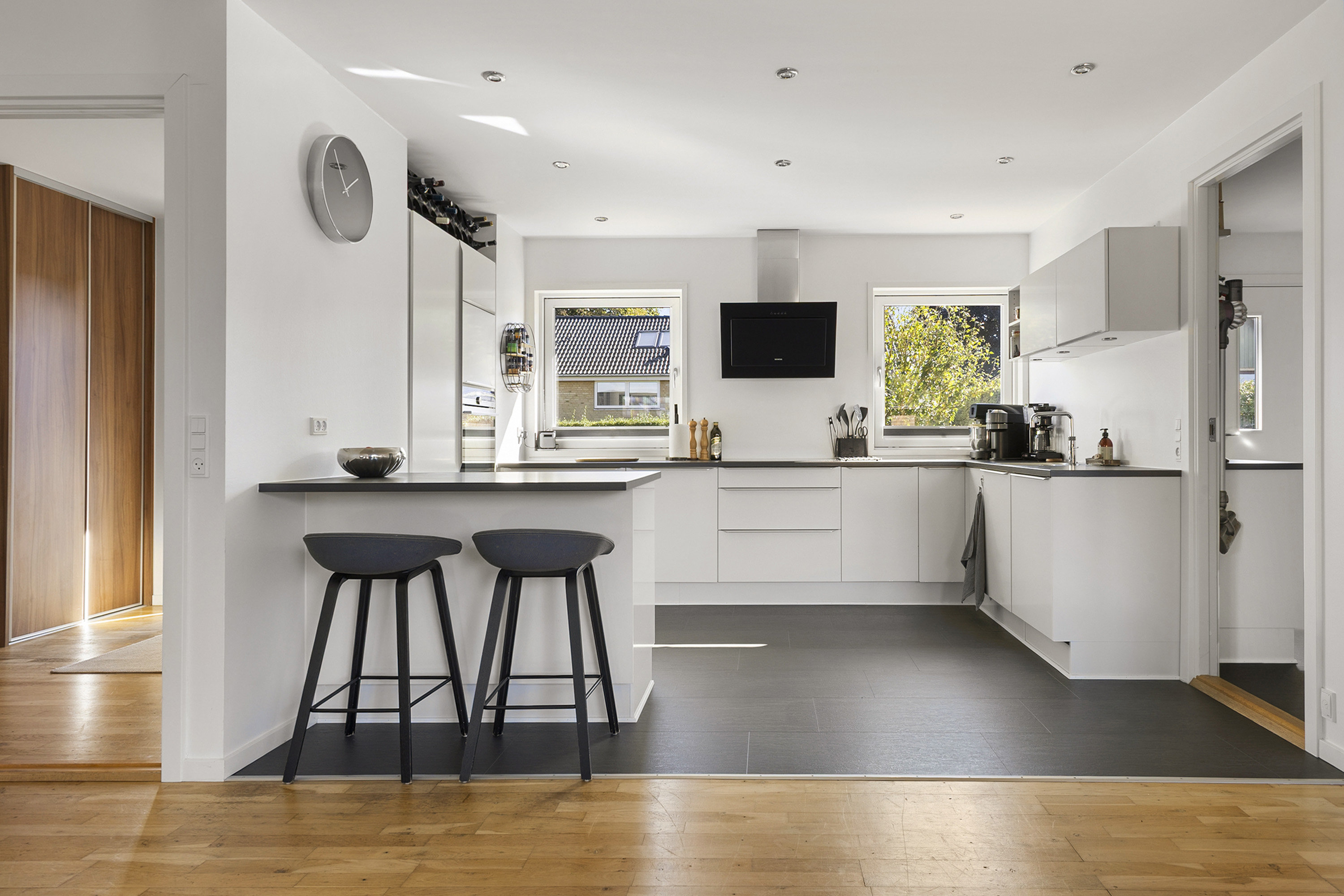 Fremhævet køkken billede i fuldskærmstilstand. Billede af Heimdalsvej 2, 6100 Haderslev