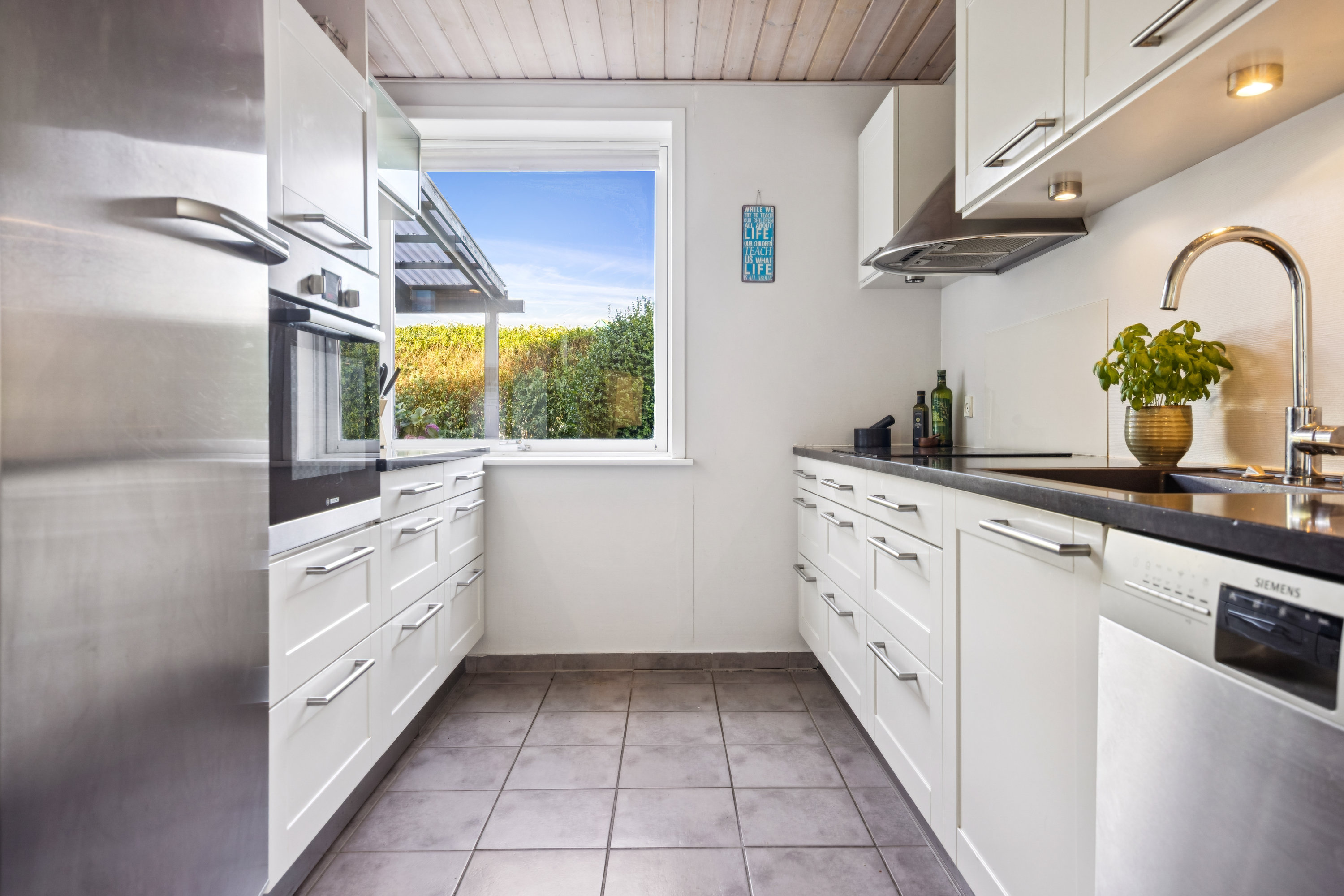 Fremhævet køkken billede i fuldskærmstilstand. Billede af Lollvej 5, 9430 Vadum