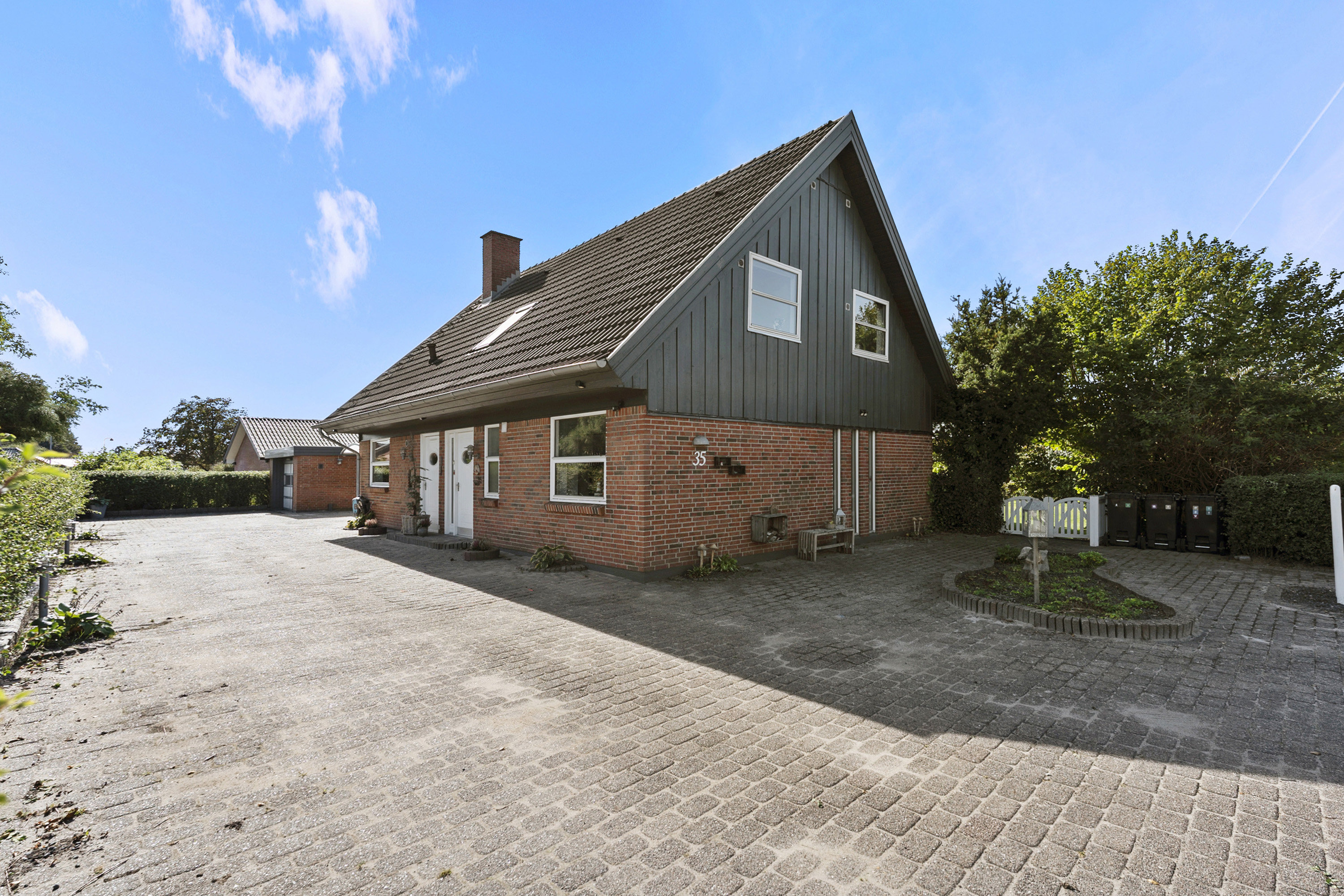 Fremhævet ejendommen billede i fuldskærmstilstand. Billede af Lunden 35, Hjordkær, 6230 Rødekro