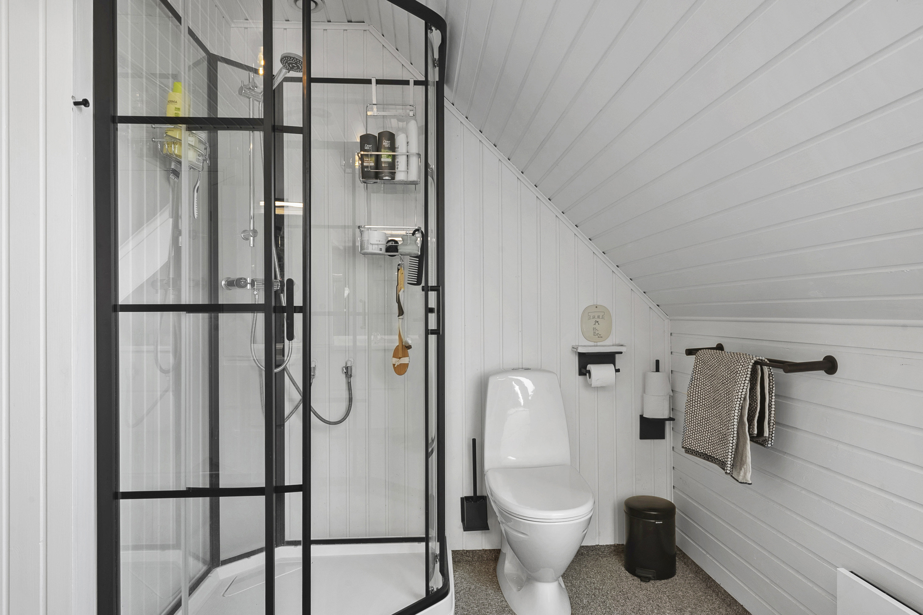 Fremhævet badeværelse billede i fuldskærmstilstand. Billede af Lunden 35, Hjordkær, 6230 Rødekro