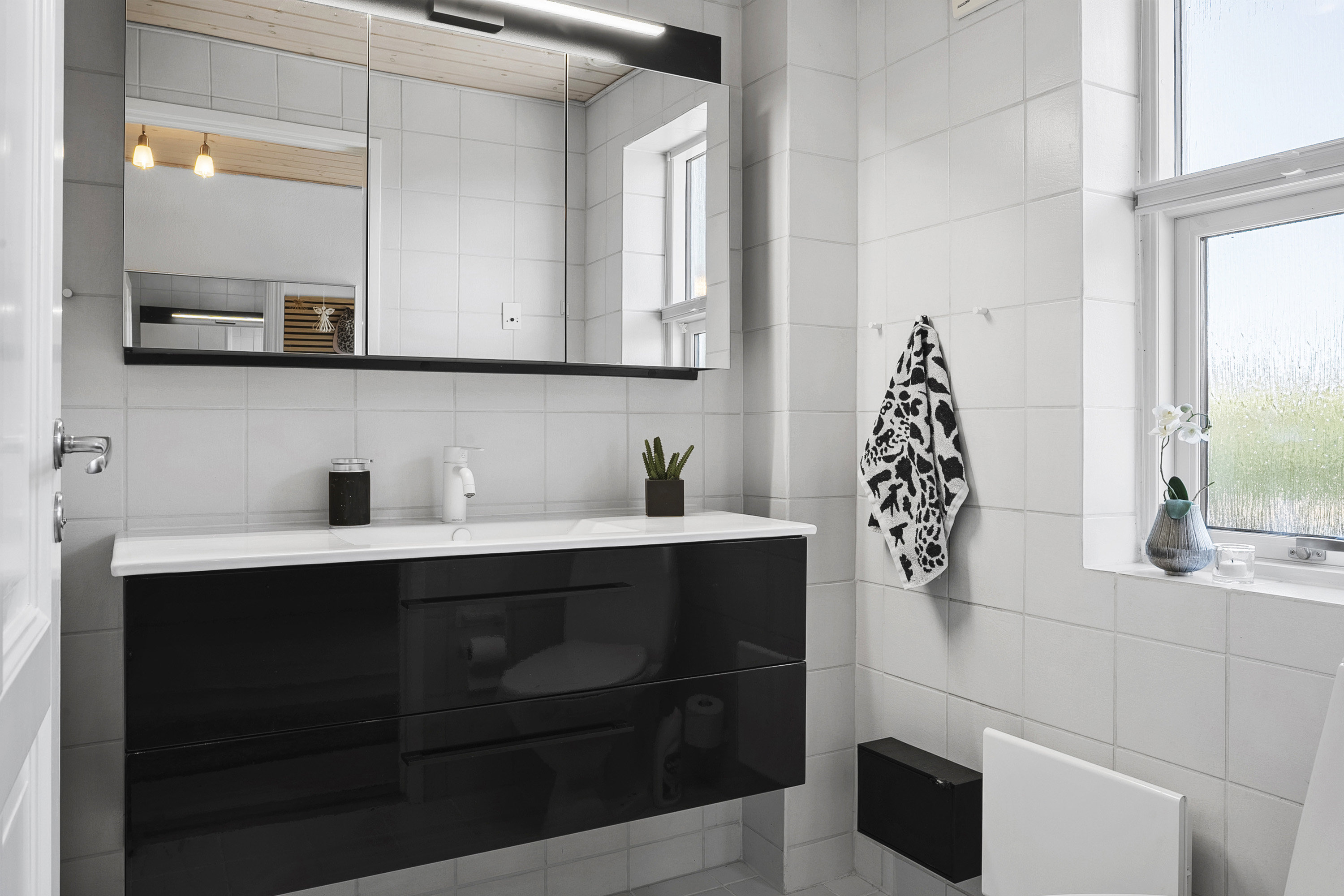 Fremhævet toilet billede i fuldskærmstilstand. Billede af Lunden 35, Hjordkær, 6230 Rødekro