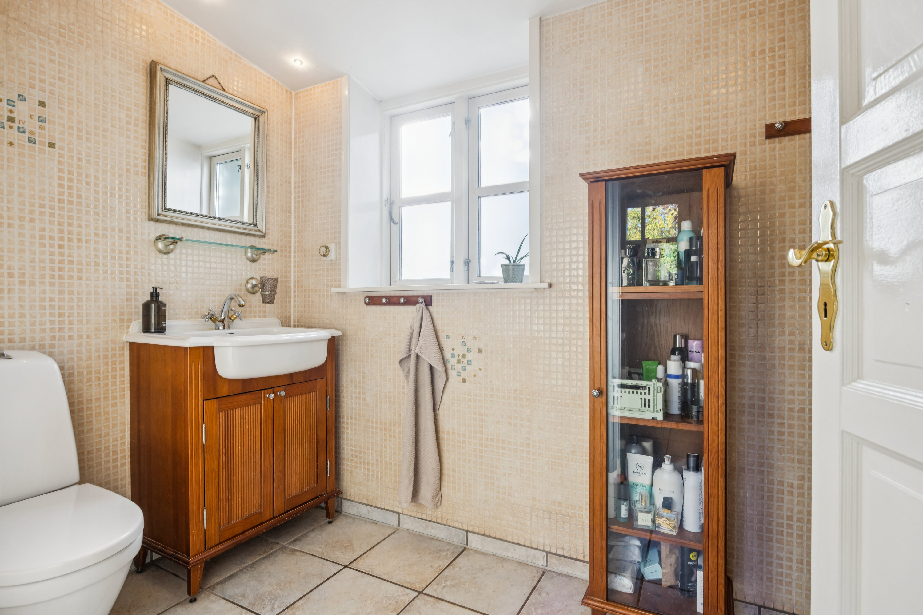 Fremhævet badeværelse billede i fuldskærmstilstand. Billede af Grønningen 5, 9310 Vodskov