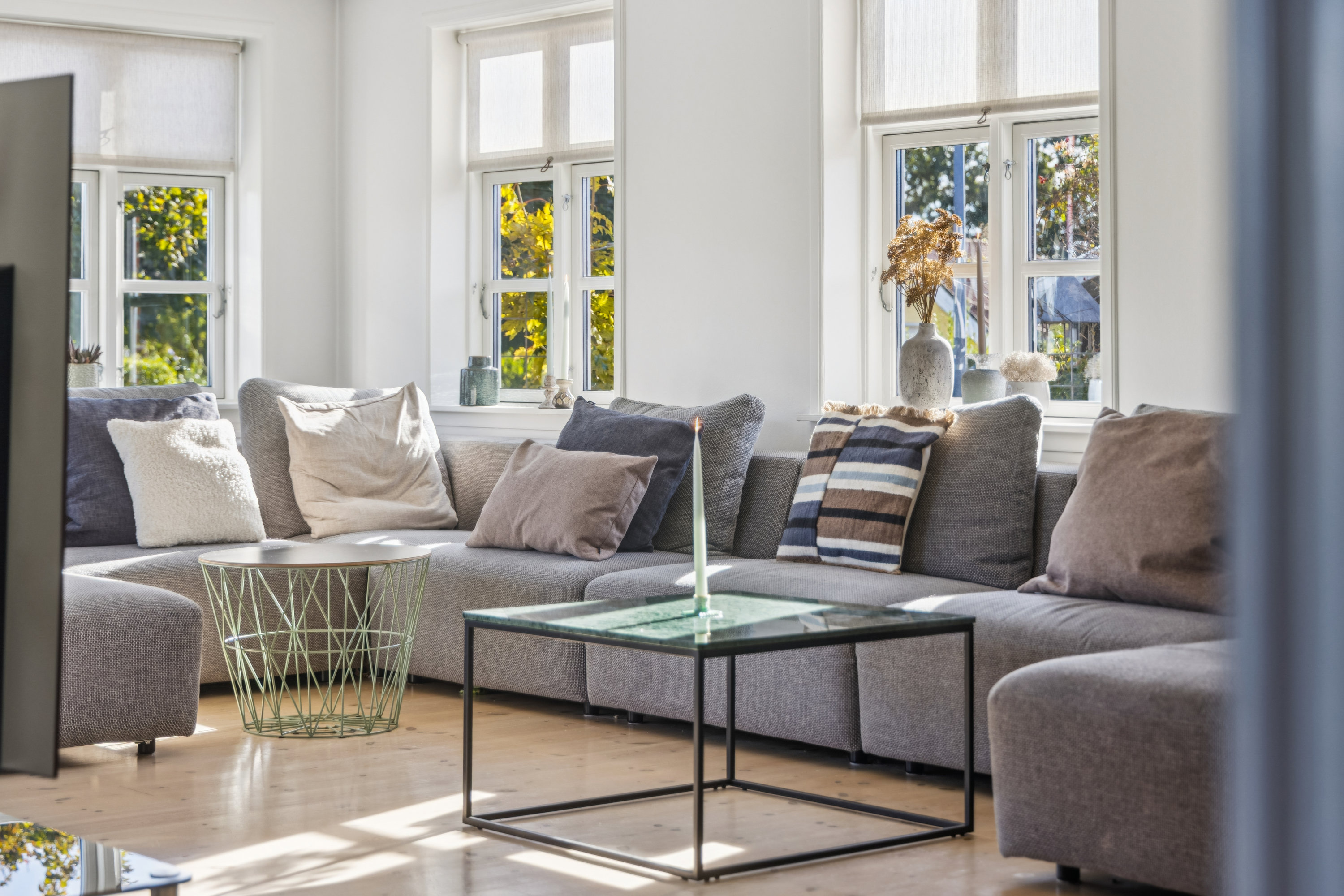 Fremhævet stue billede i fuldskærmstilstand. Billede af Grønningen 5, 9310 Vodskov