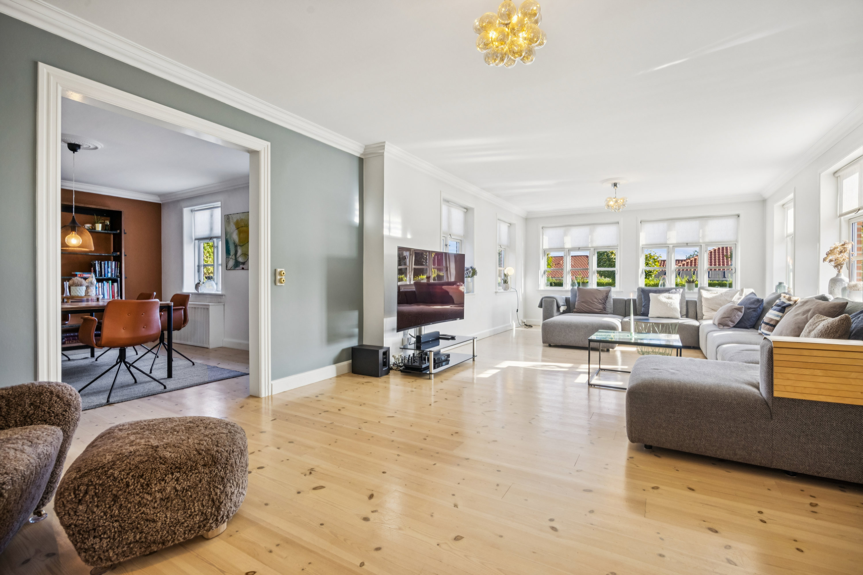 Fremhævet stue billede i fuldskærmstilstand. Billede af Grønningen 5, 9310 Vodskov