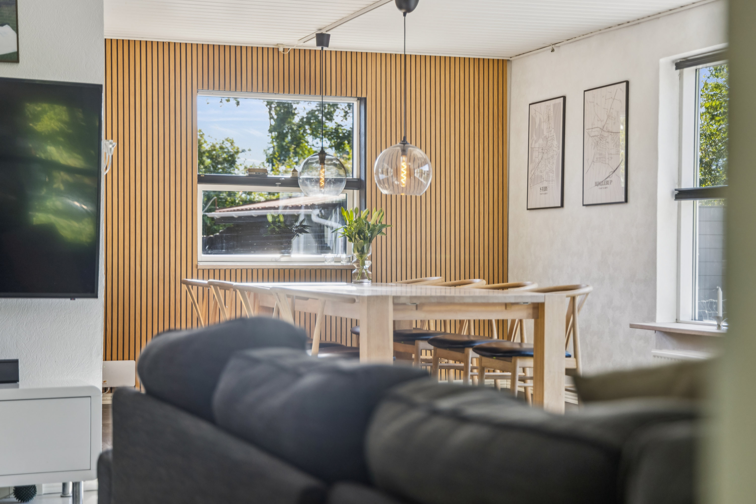 Fremhævet stue billede i fuldskærmstilstand. Billede af Kastanie Alle 9, 9320 Hjallerup