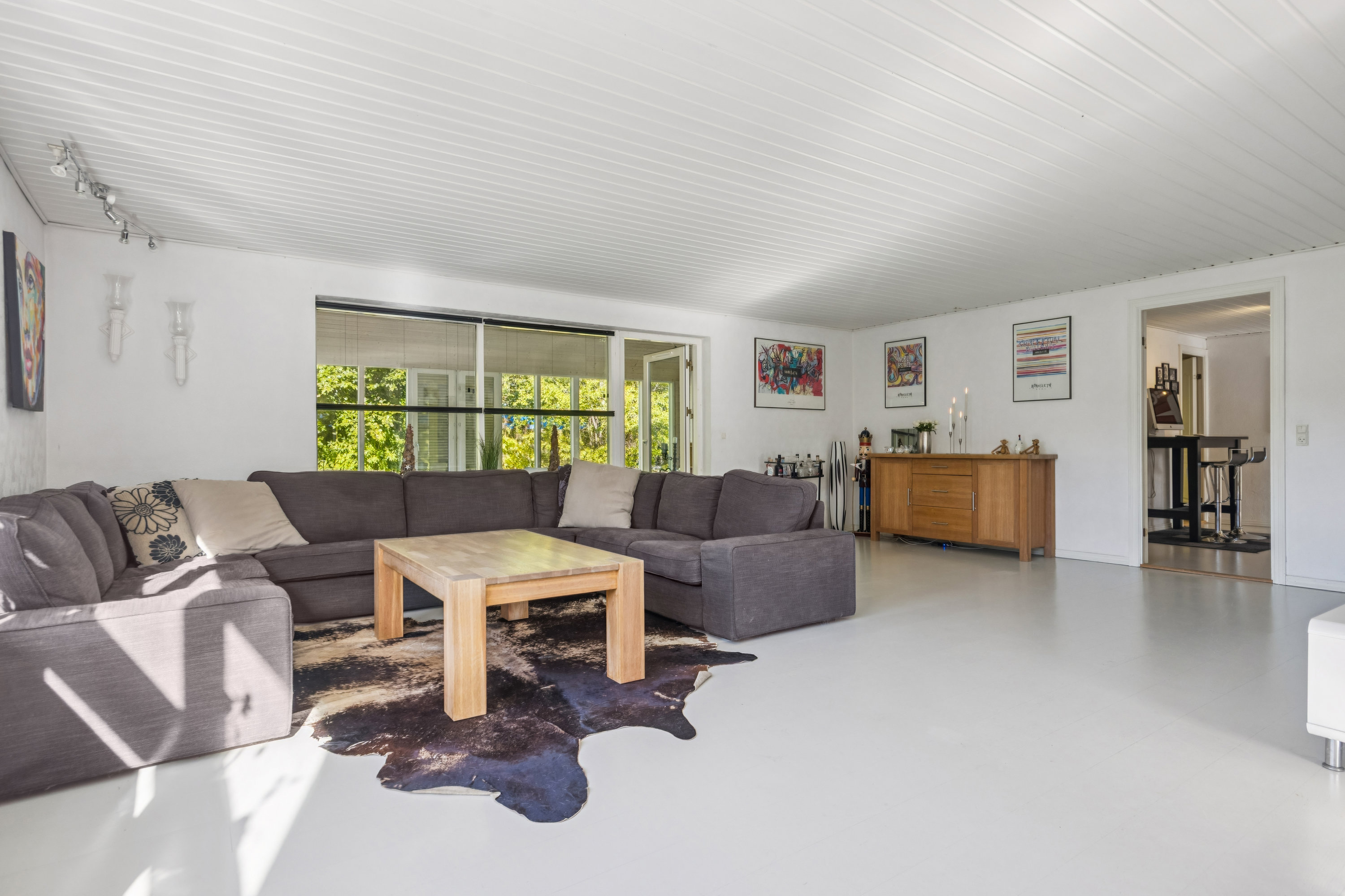 Fremhævet stue billede i fuldskærmstilstand. Billede af Kastanie Alle 9, 9320 Hjallerup