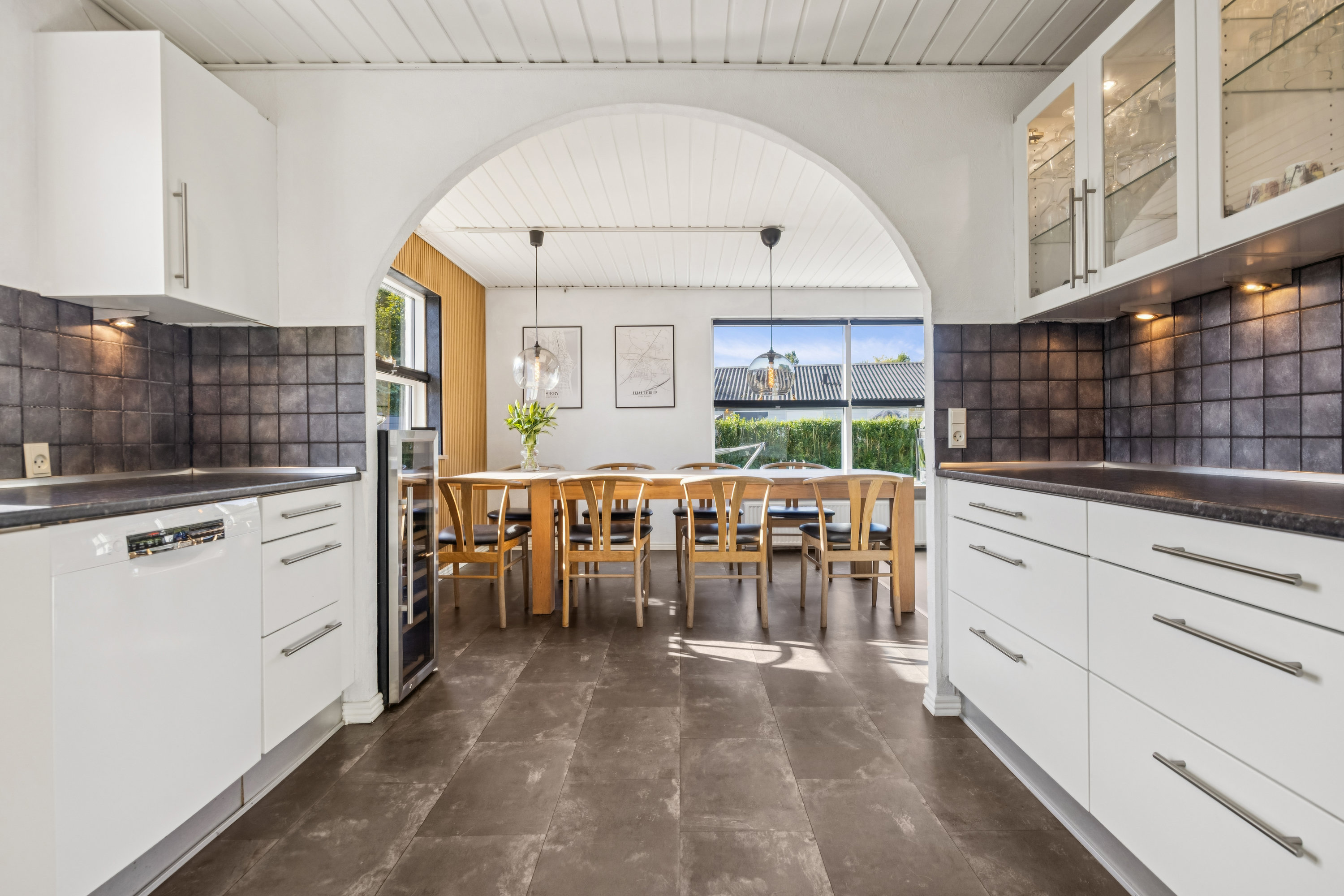 Fremhævet køkken billede i fuldskærmstilstand. Billede af Kastanie Alle 9, 9320 Hjallerup