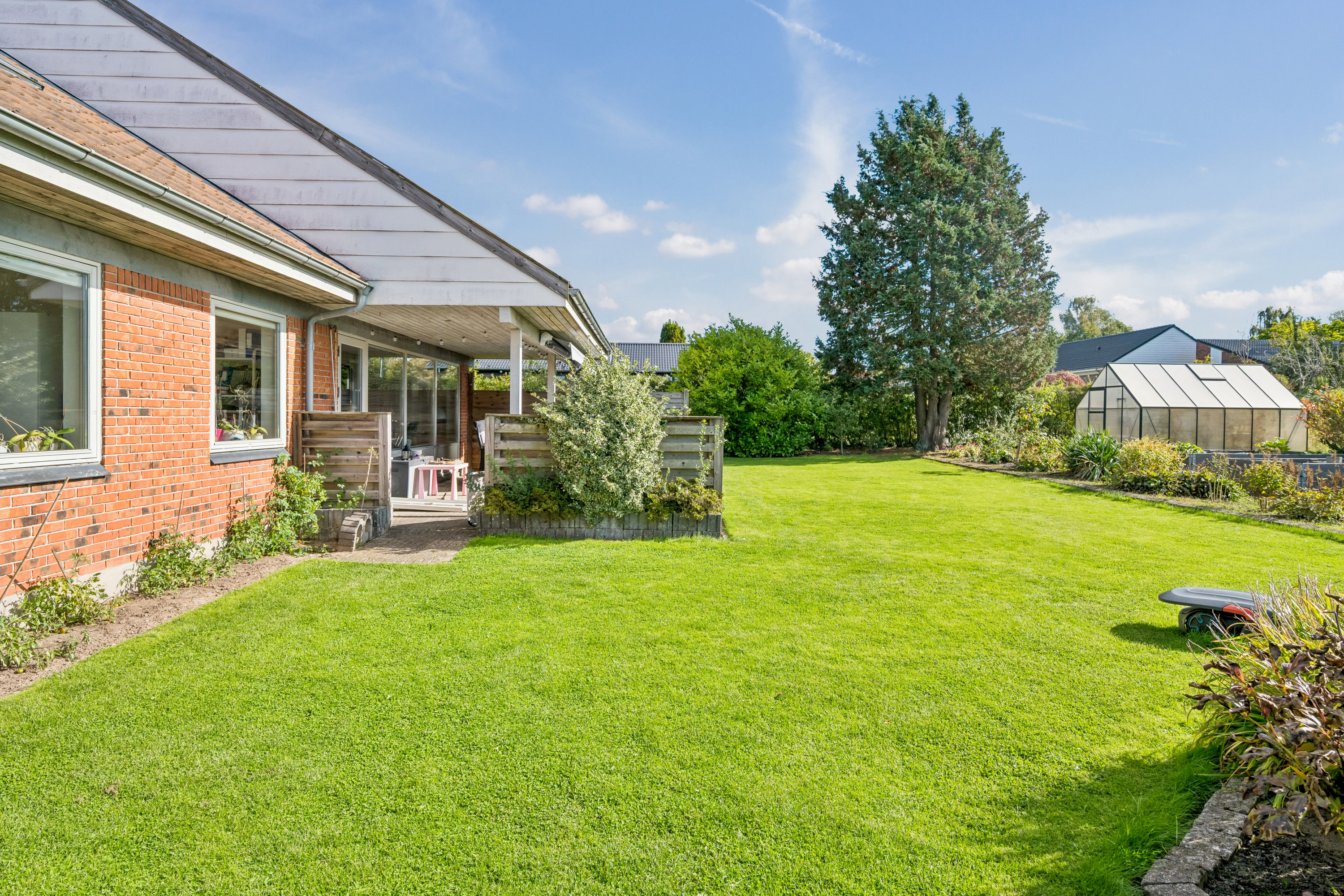 Fremhævet ejendom 1 billede i fuldskærmstilstand. Billede af Rønvangen 116, 8382 Hinnerup