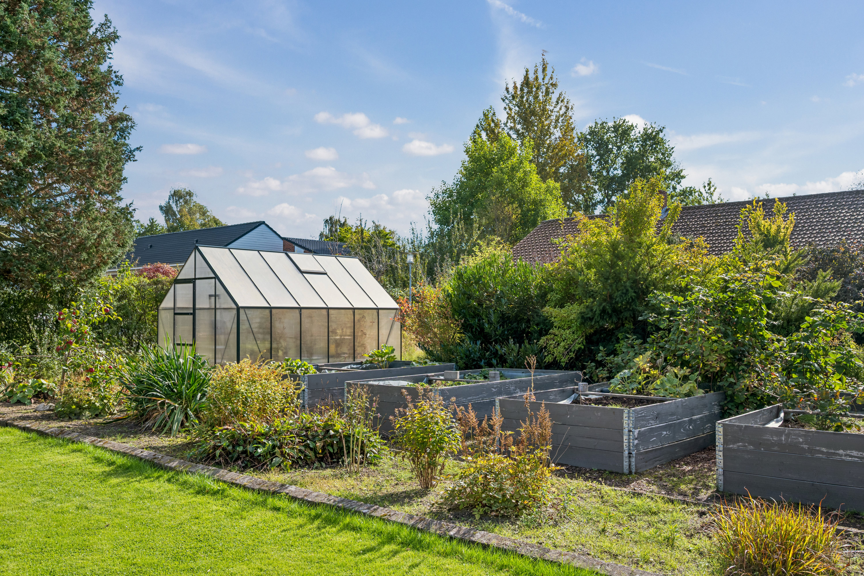 Fremhævet luftfoto billede i fuldskærmstilstand. Billede af Rønvangen 116, 8382 Hinnerup