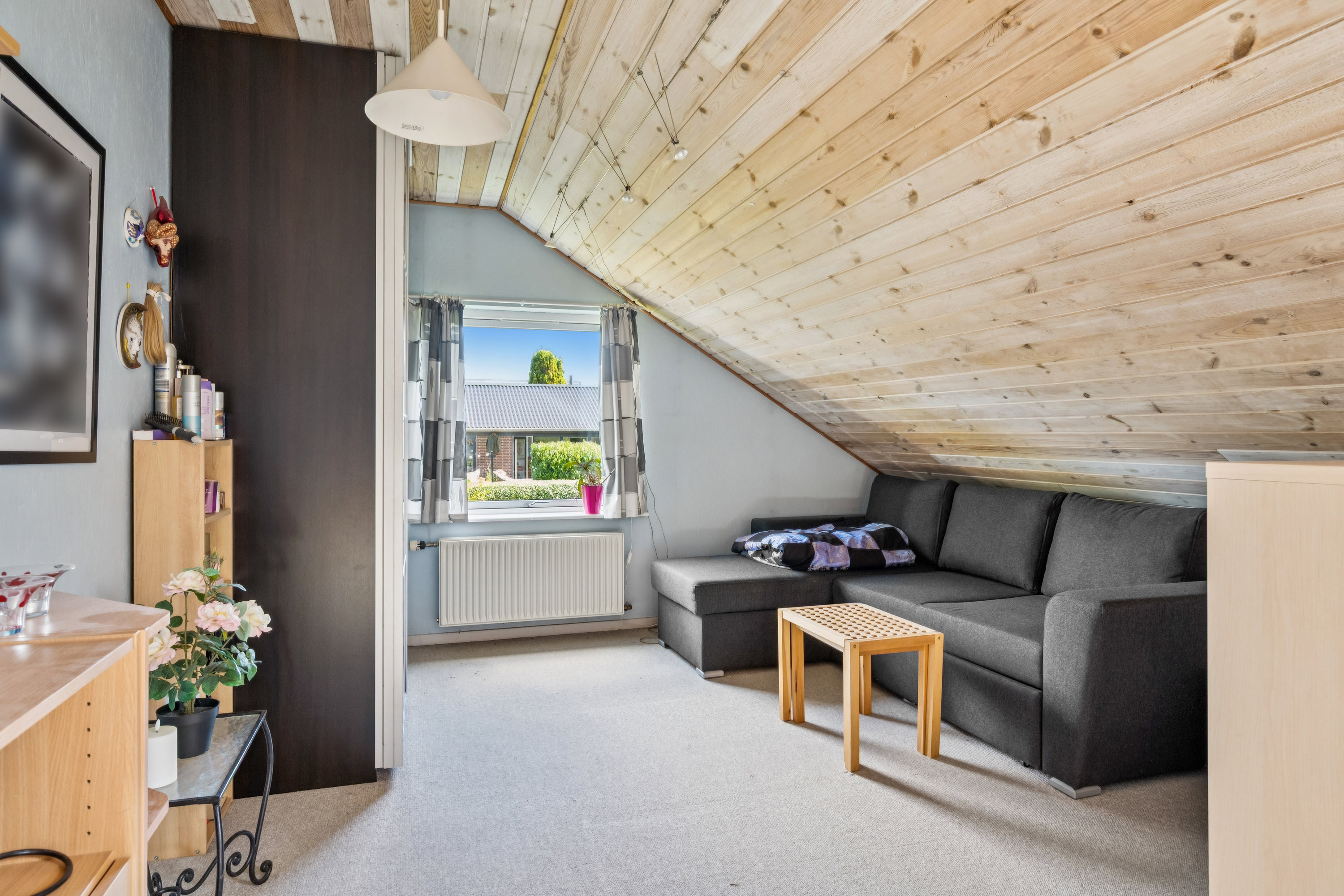 Fremhævet stue billede i fuldskærmstilstand. Billede af Rønvangen 116, 8382 Hinnerup