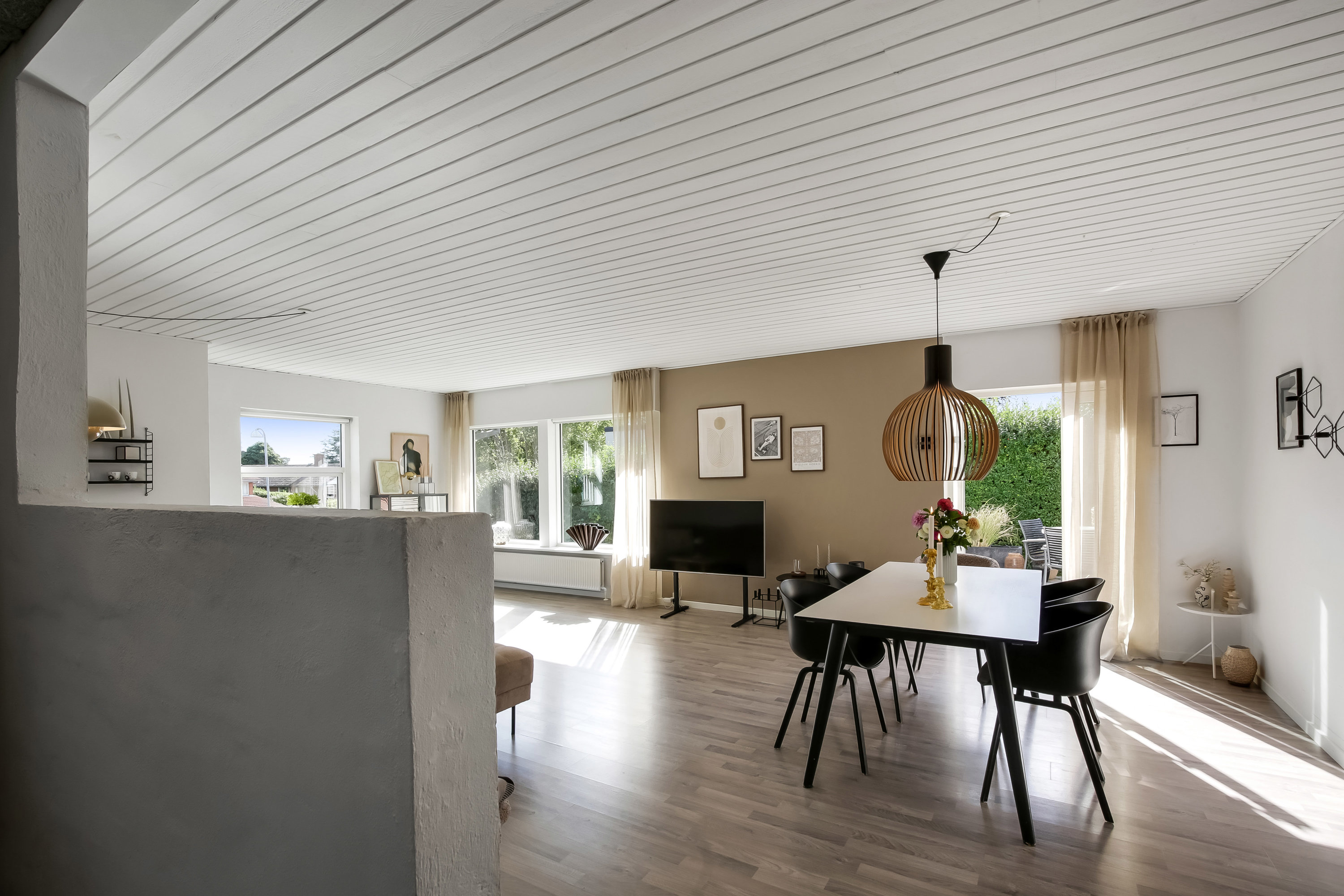 Fremhævet stue billede i fuldskærmstilstand. Billede af Ryomvej 9, Ugelbølle, 8410 Rønde