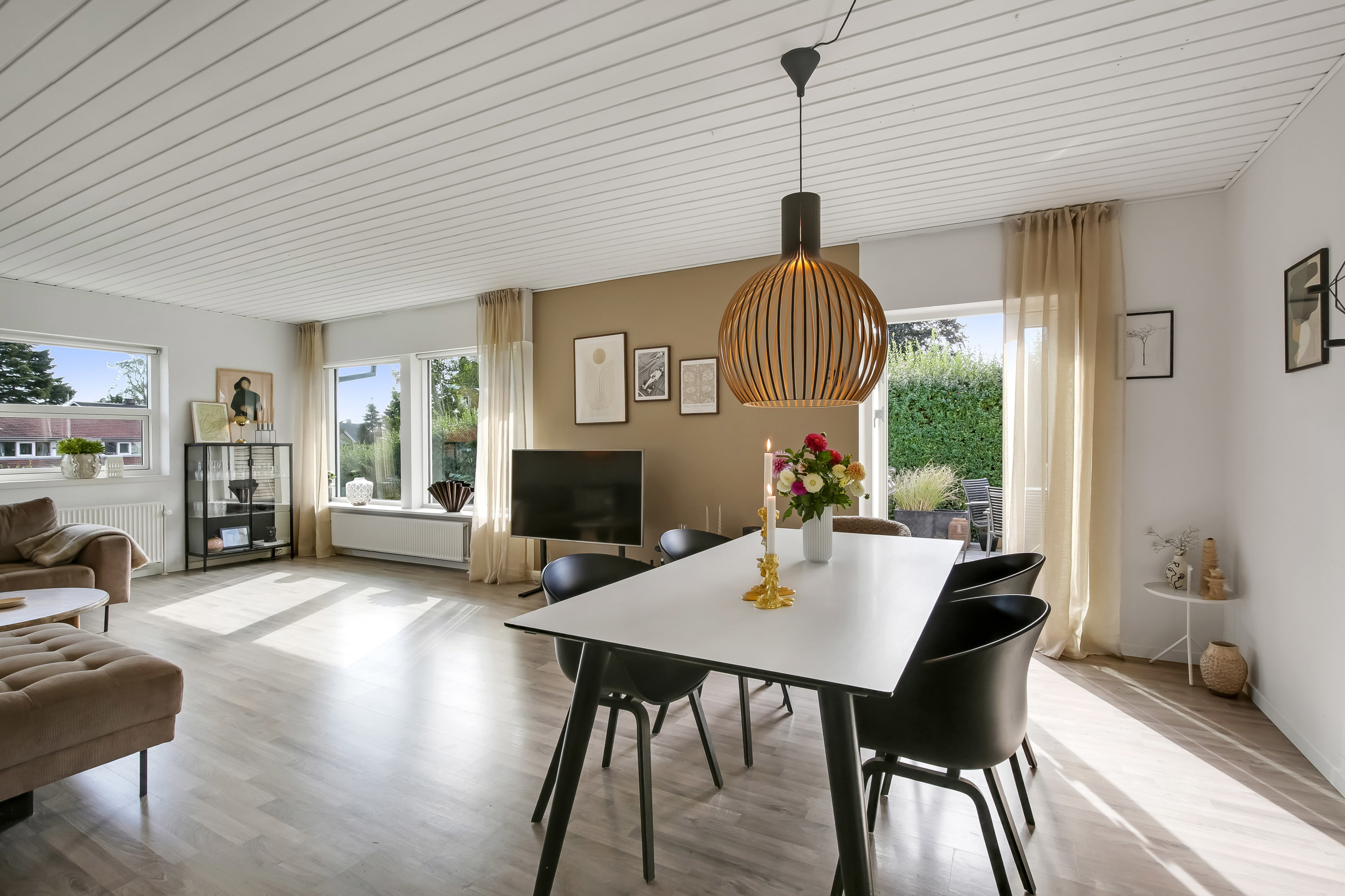 Fremhævet stue billede i fuldskærmstilstand. Billede af Ryomvej 9, Ugelbølle, 8410 Rønde