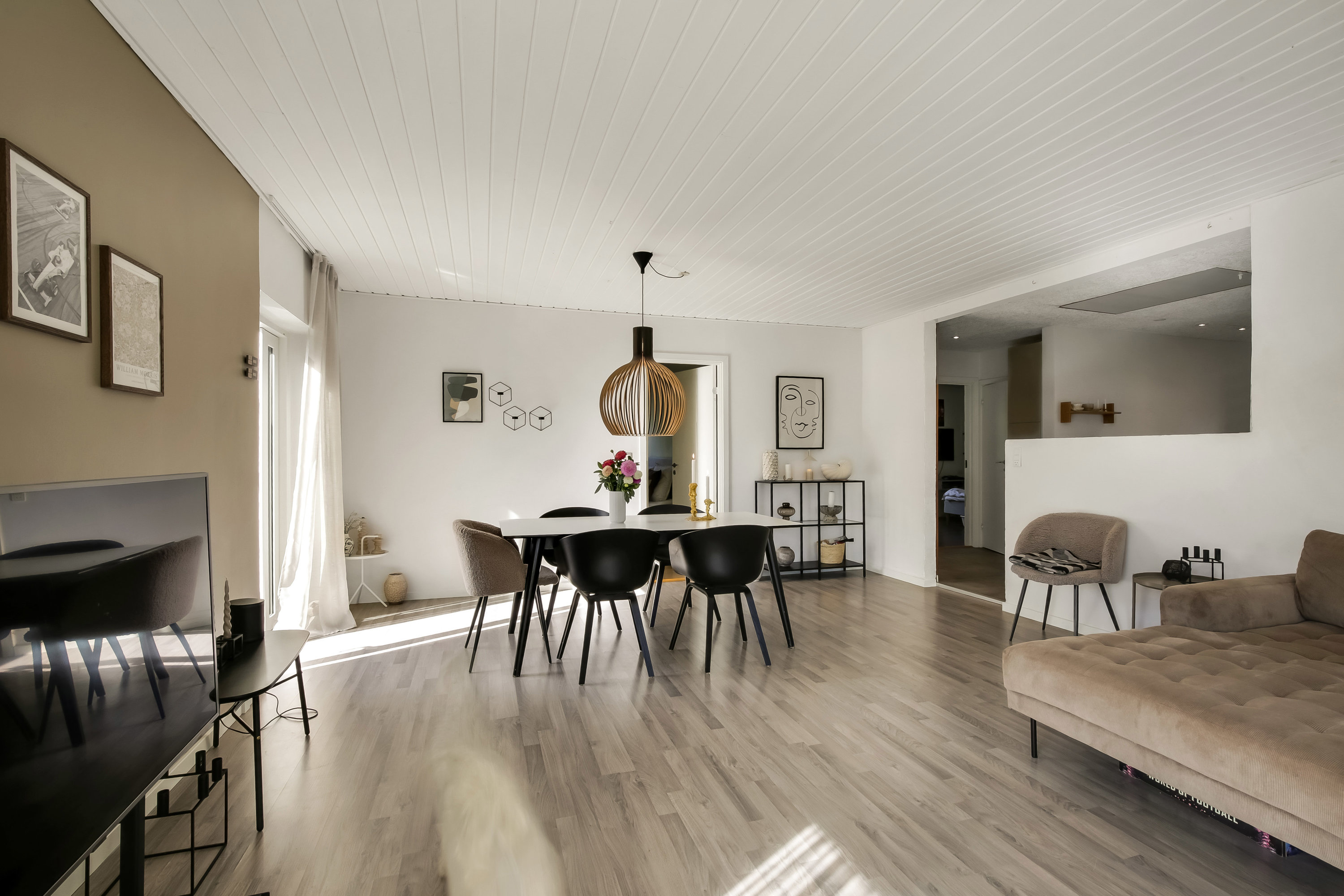 Fremhævet stue billede i fuldskærmstilstand. Billede af Ryomvej 9, Ugelbølle, 8410 Rønde