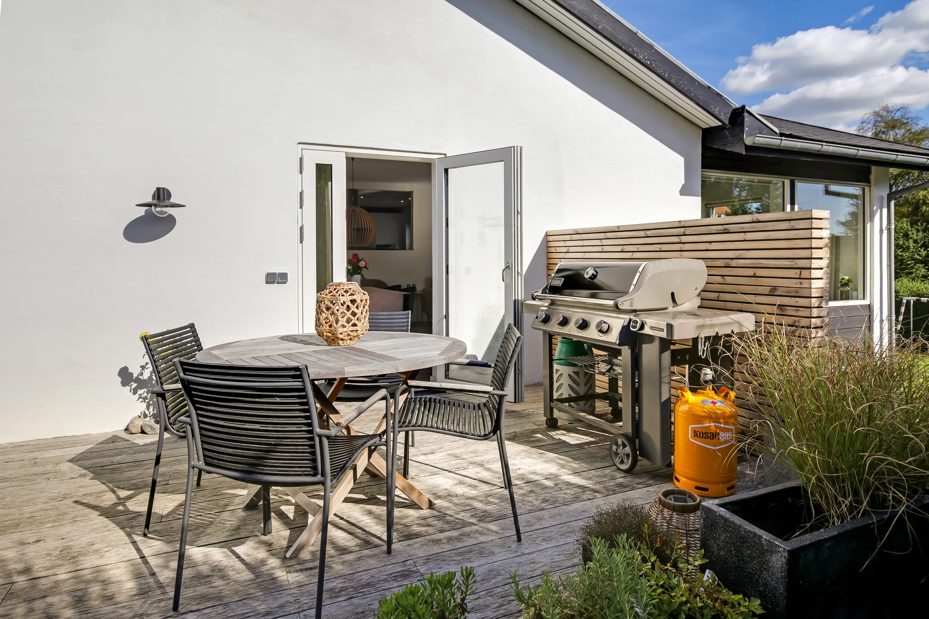 Fremhævet terrasse billede i fuldskærmstilstand. Billede af Ryomvej 9, Ugelbølle, 8410 Rønde