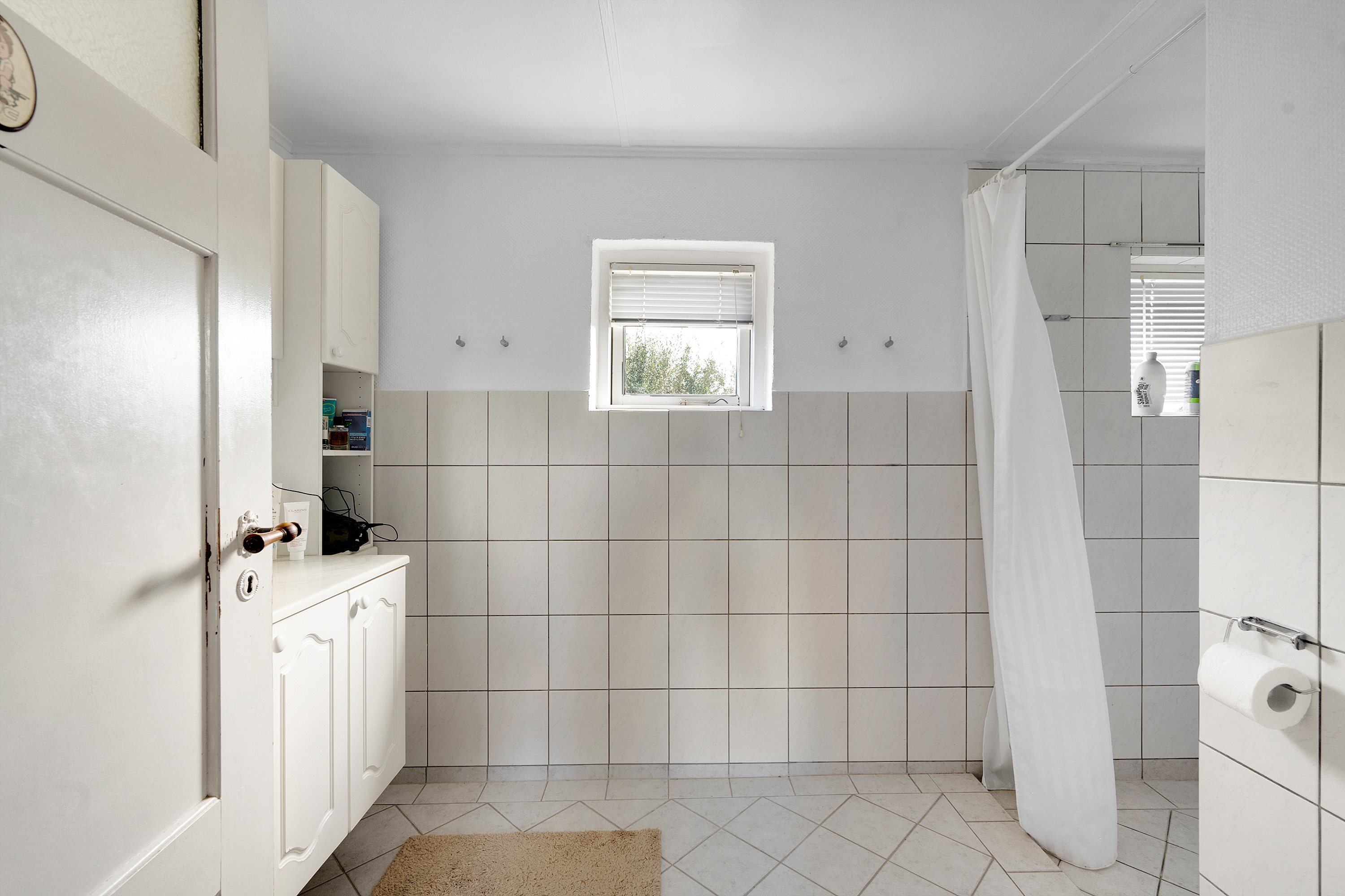 Fremhævet badeværelse billede i fuldskærmstilstand. Billede af Toftekrogen 25, Ø Hæsinge, 5600 Faaborg