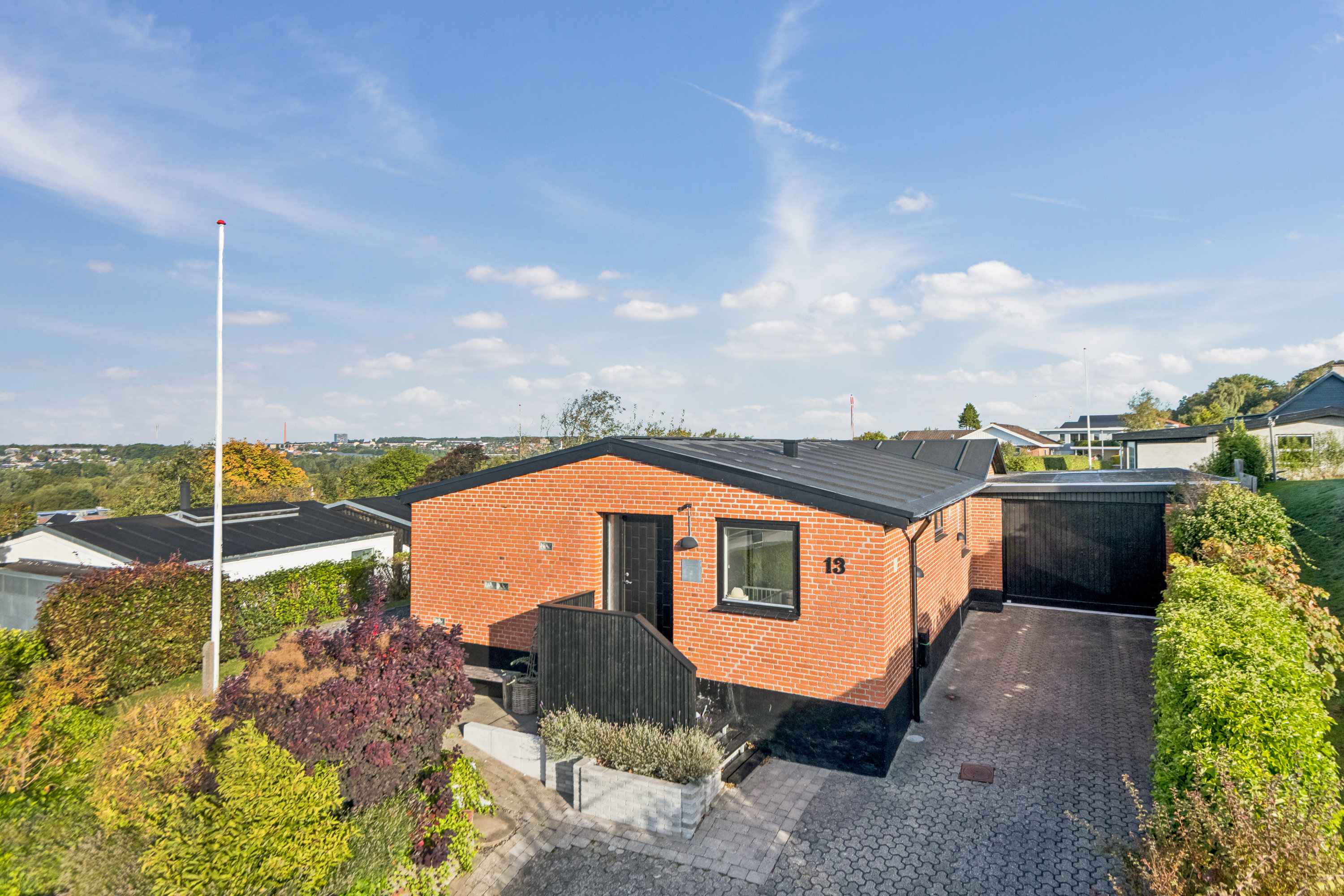 Fremhævet ejendom 1 billede i fuldskærmstilstand. Billede af Højbovej 13, Gug, 9210 Aalborg SØ