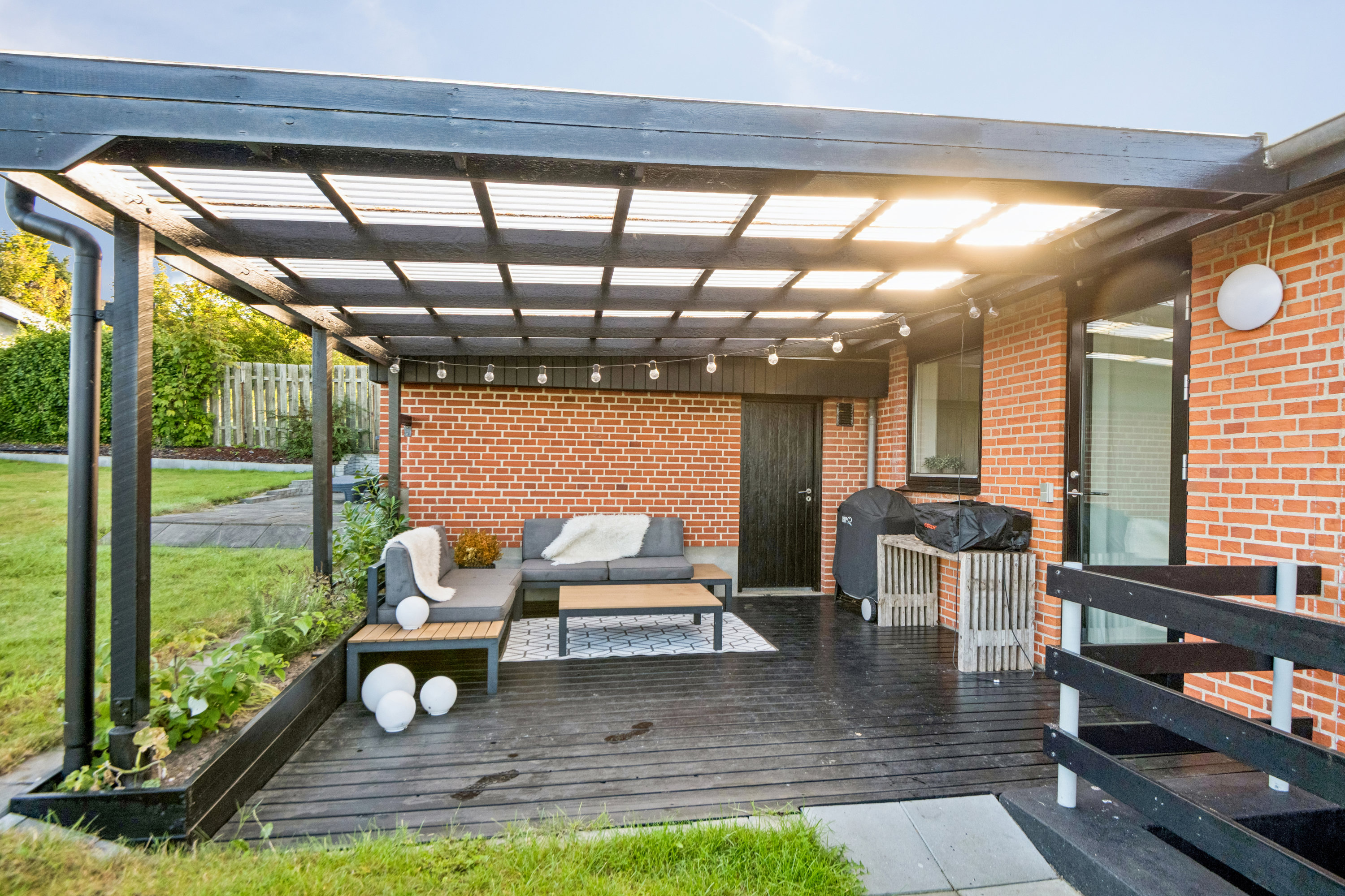 Fremhævet terrasse billede i fuldskærmstilstand. Billede af Højbovej 13, Gug, 9210 Aalborg SØ