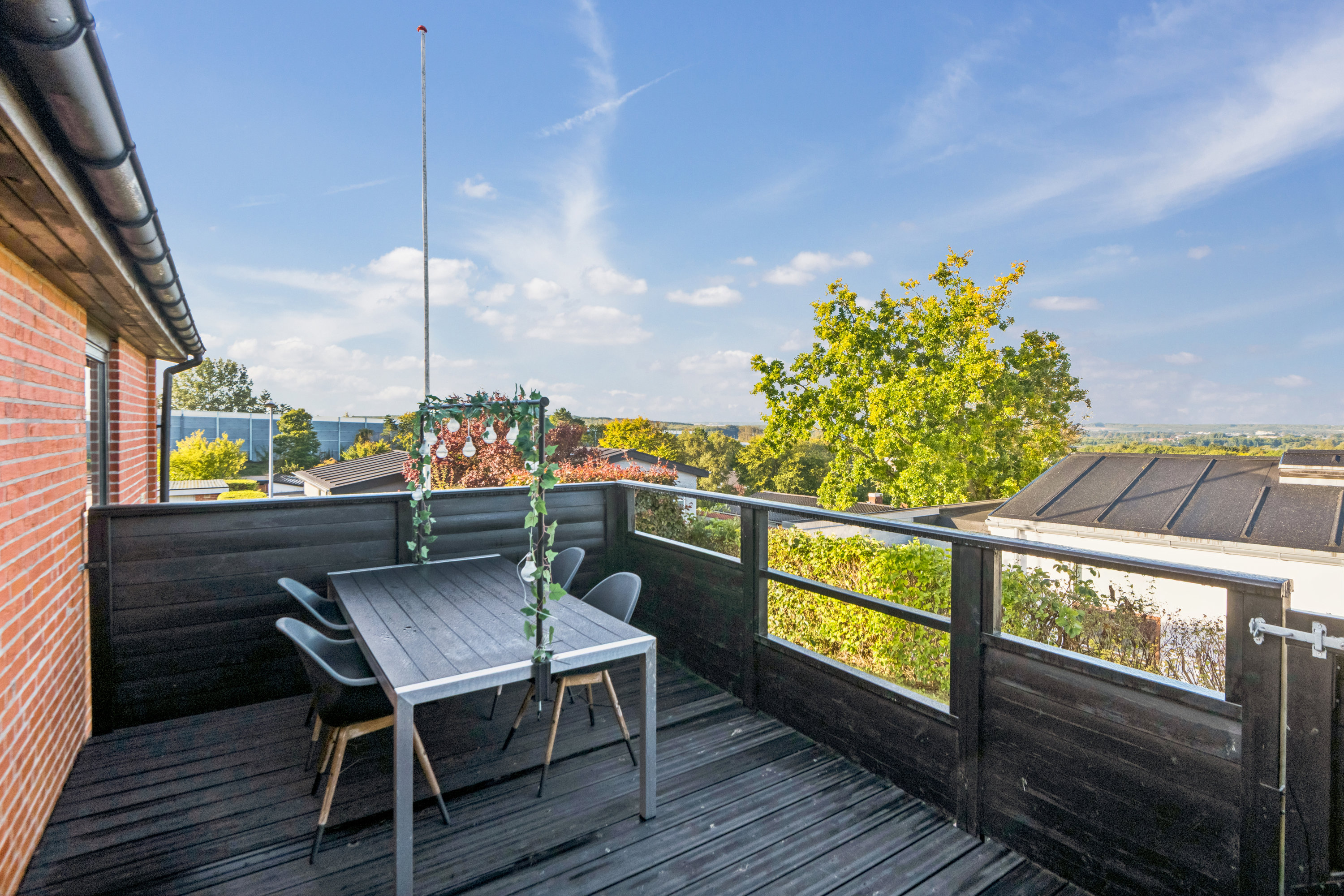 Fremhævet terrasse billede i fuldskærmstilstand. Billede af Højbovej 13, Gug, 9210 Aalborg SØ