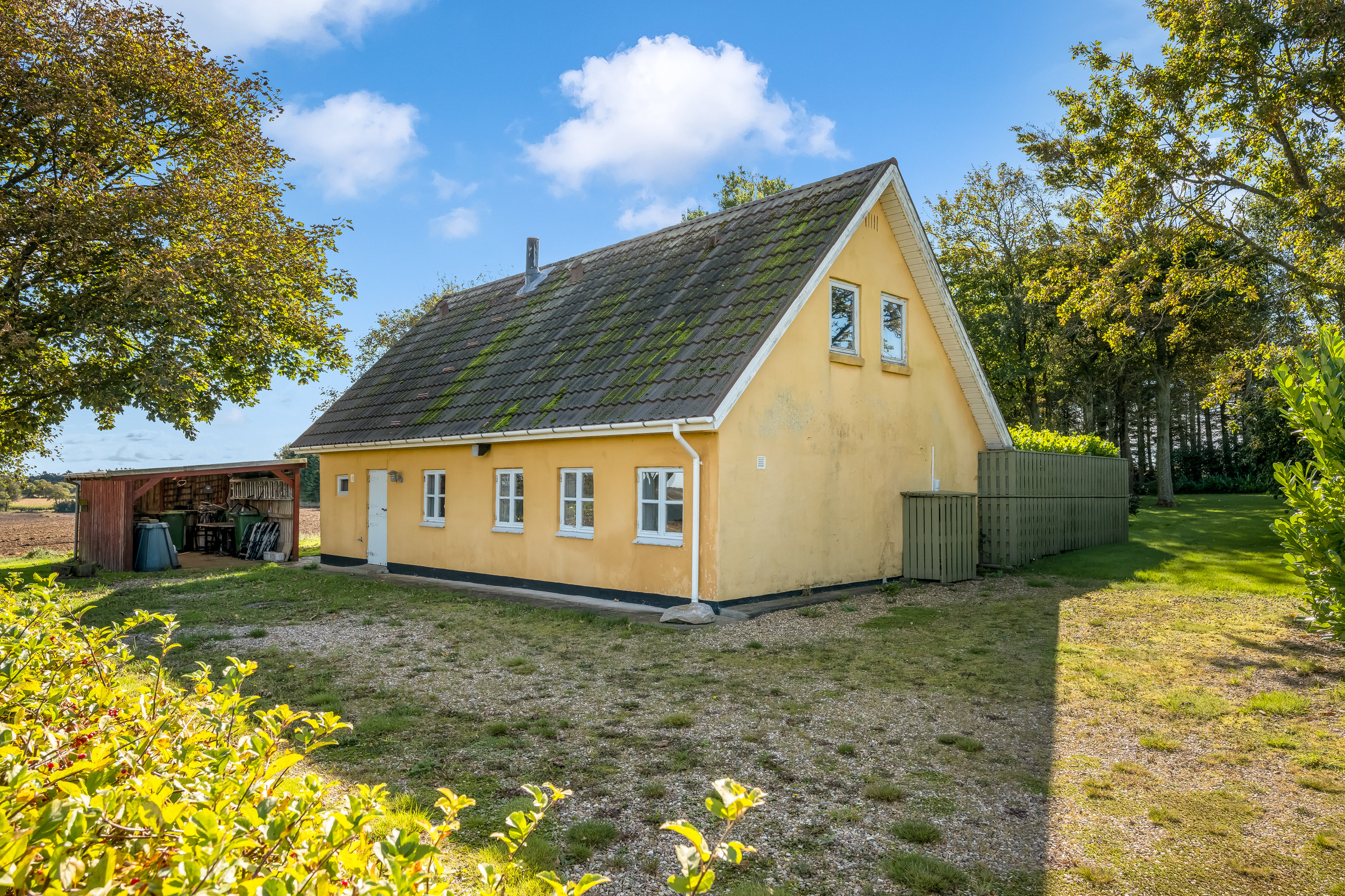 Fremhævet facade billede i fuldskærmstilstand. Billede af Tøstrupvej 29, Ådum, 6880 Tarm