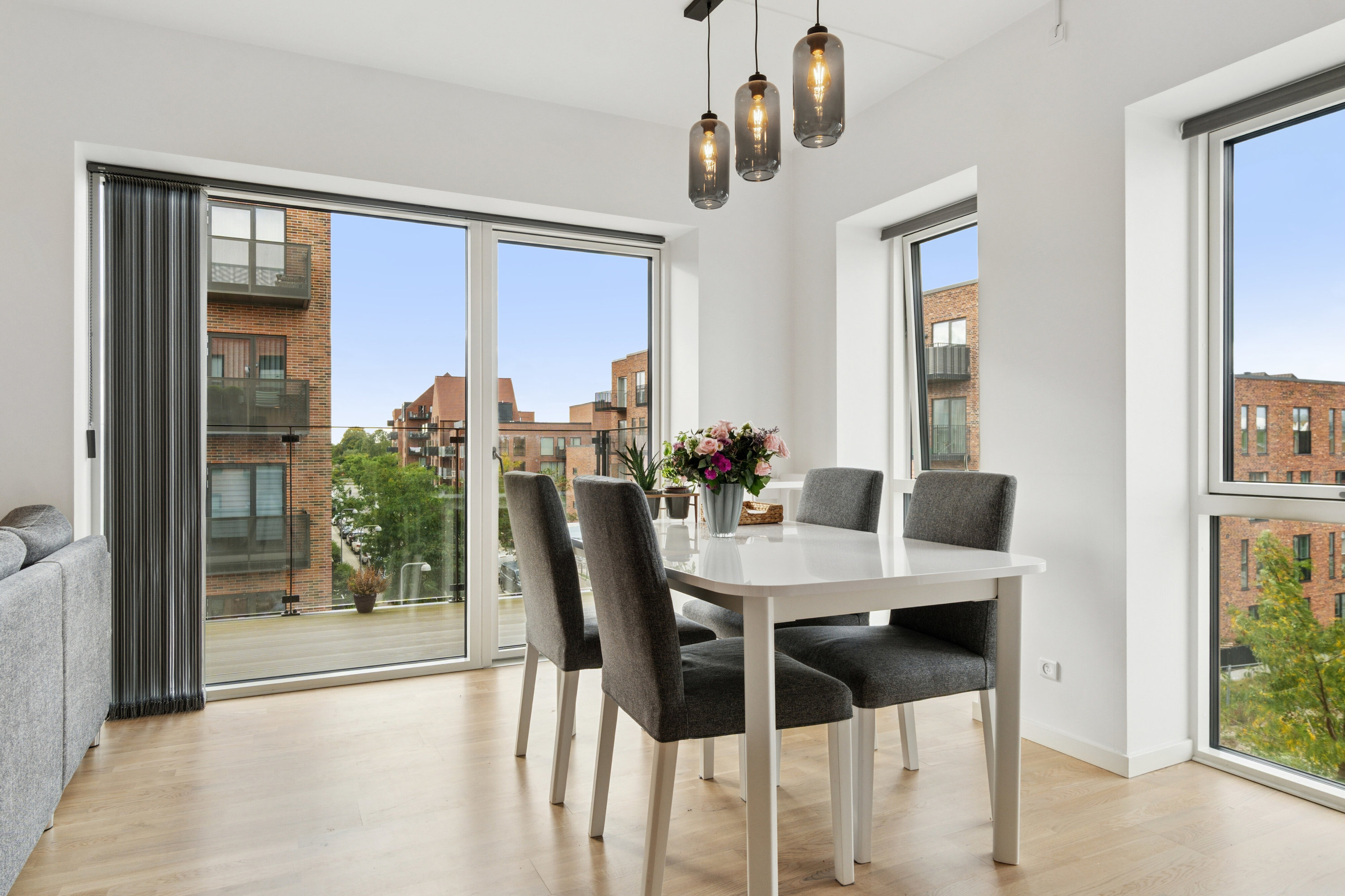 Fremhævet spisestue billede i fuldskærmstilstand. Billede af Kirkebjerg Parkvej 10A, 3. tv., 2605 Brøndby