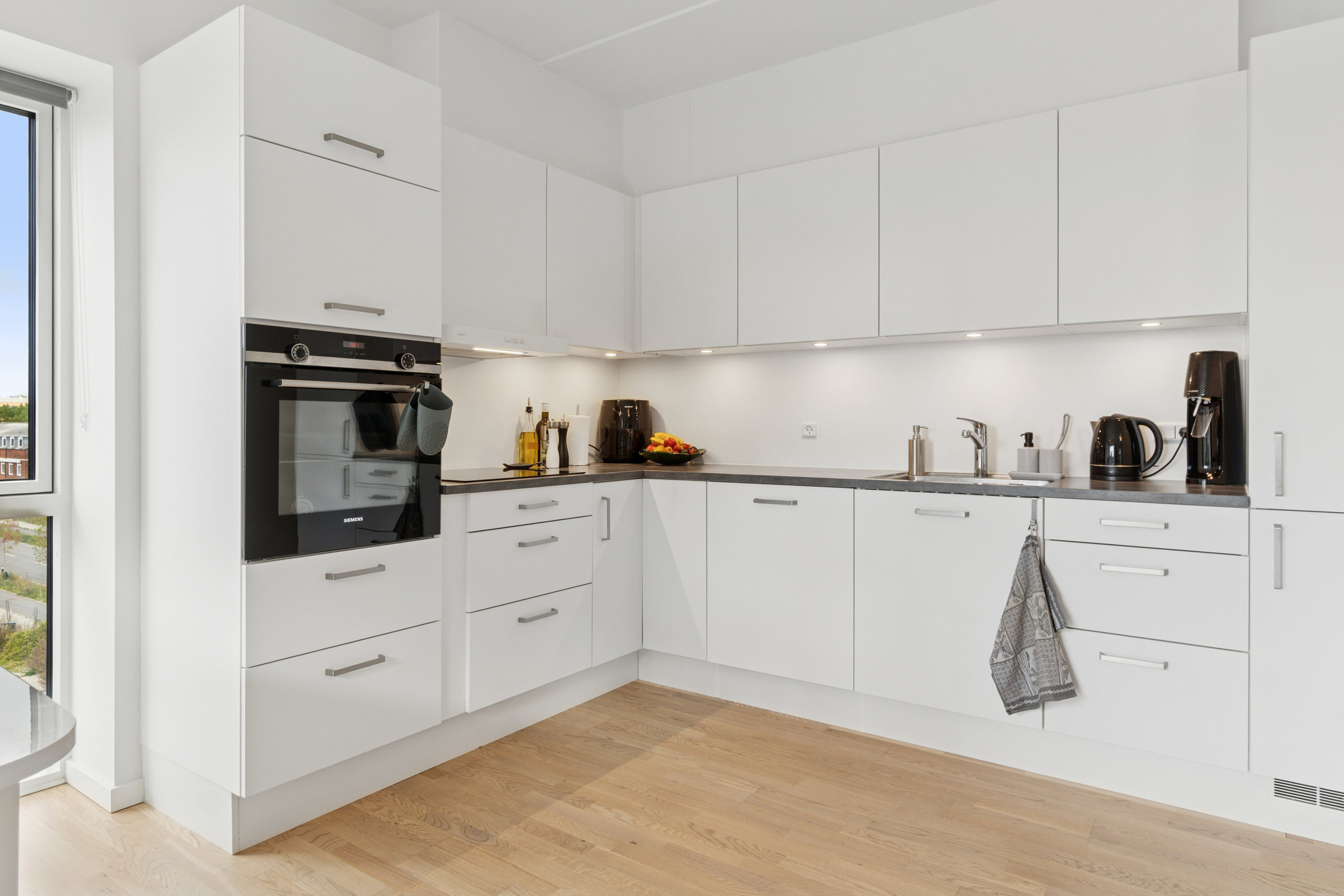 Fremhævet køkken billede i fuldskærmstilstand. Billede af Kirkebjerg Parkvej 10A, 3. tv., 2605 Brøndby