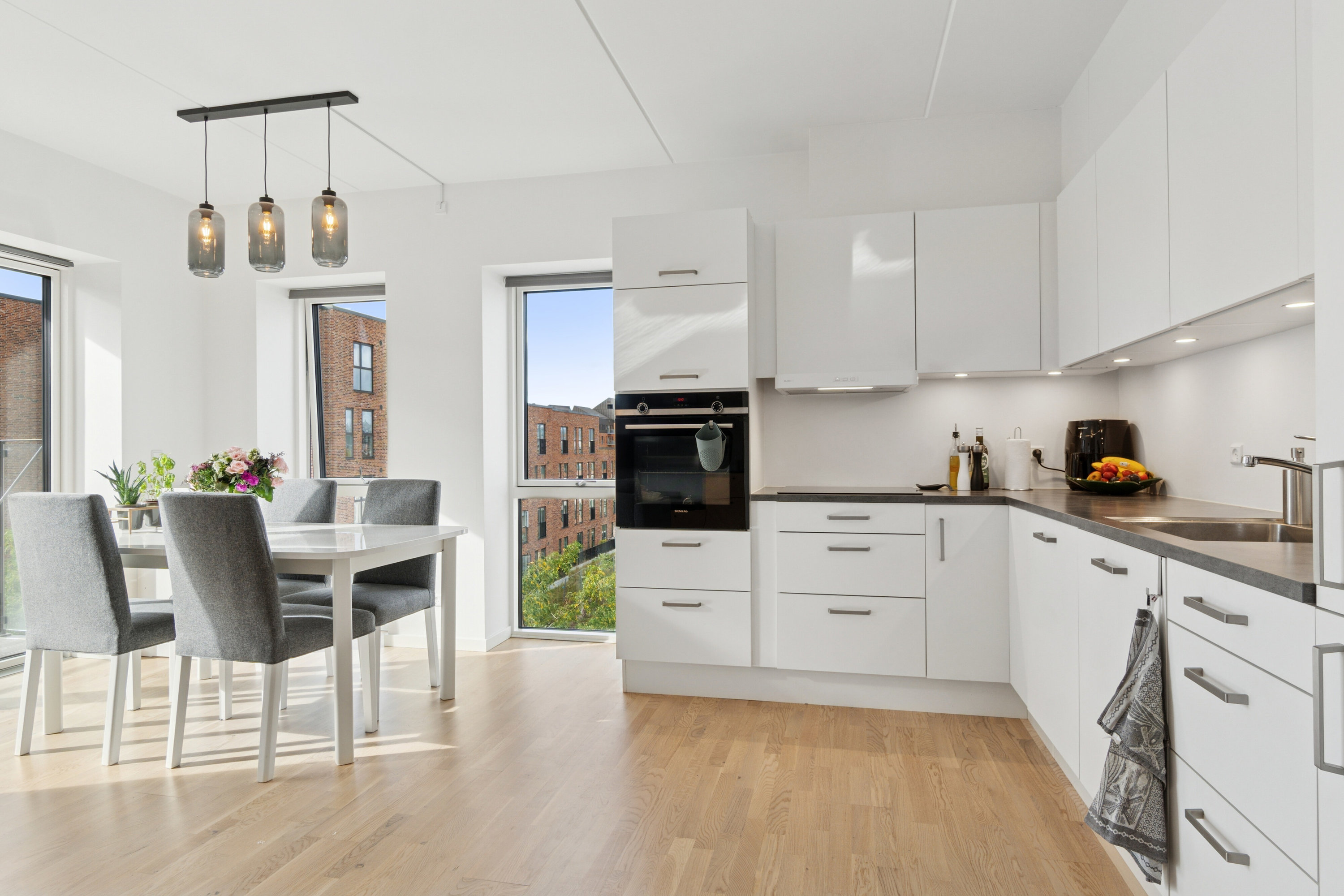 Fremhævet køkken billede i fuldskærmstilstand. Billede af Kirkebjerg Parkvej 10A, 3. tv., 2605 Brøndby