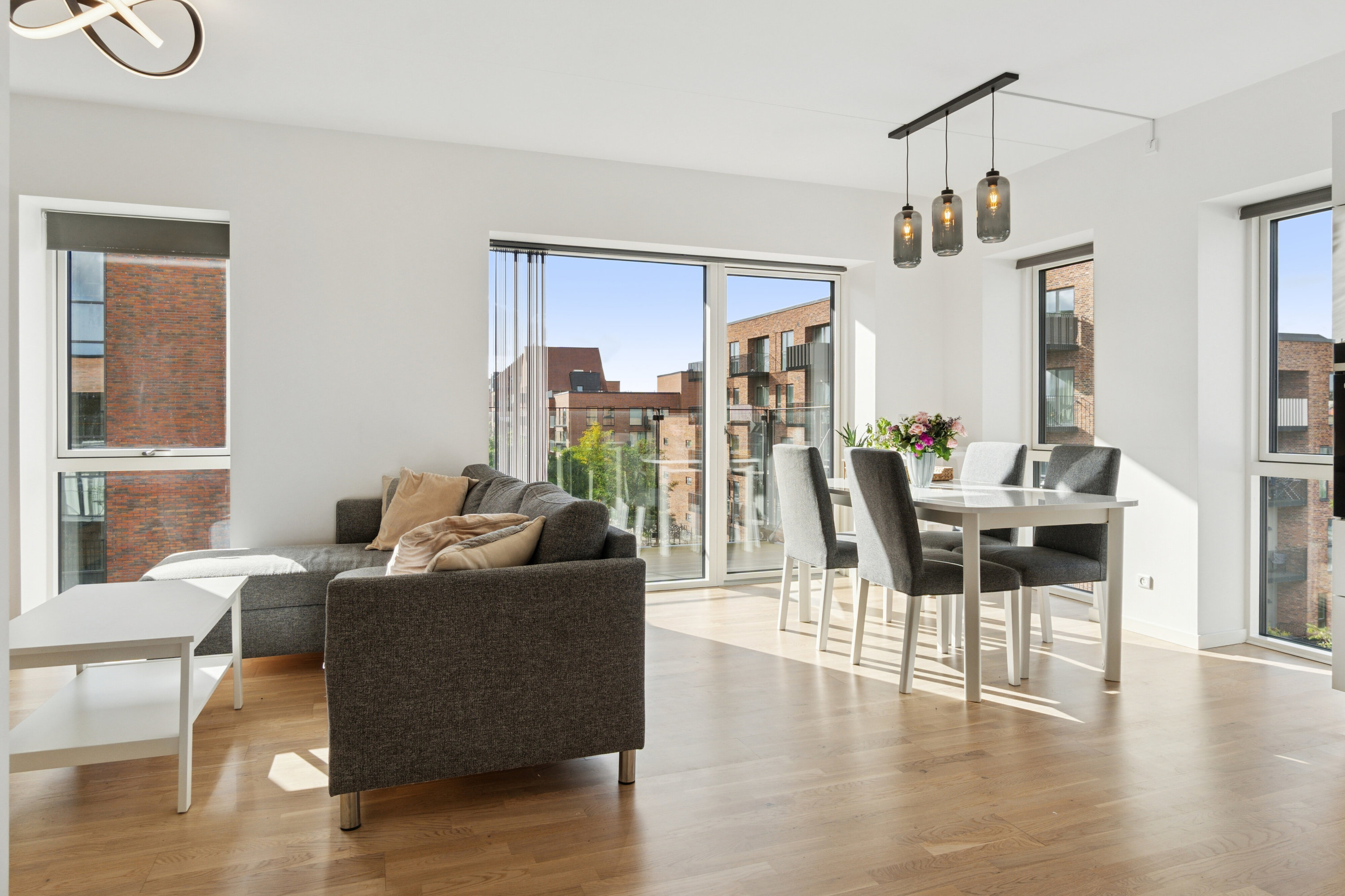 Fremhævet stue billede i fuldskærmstilstand. Billede af Kirkebjerg Parkvej 10A, 3. tv., 2605 Brøndby