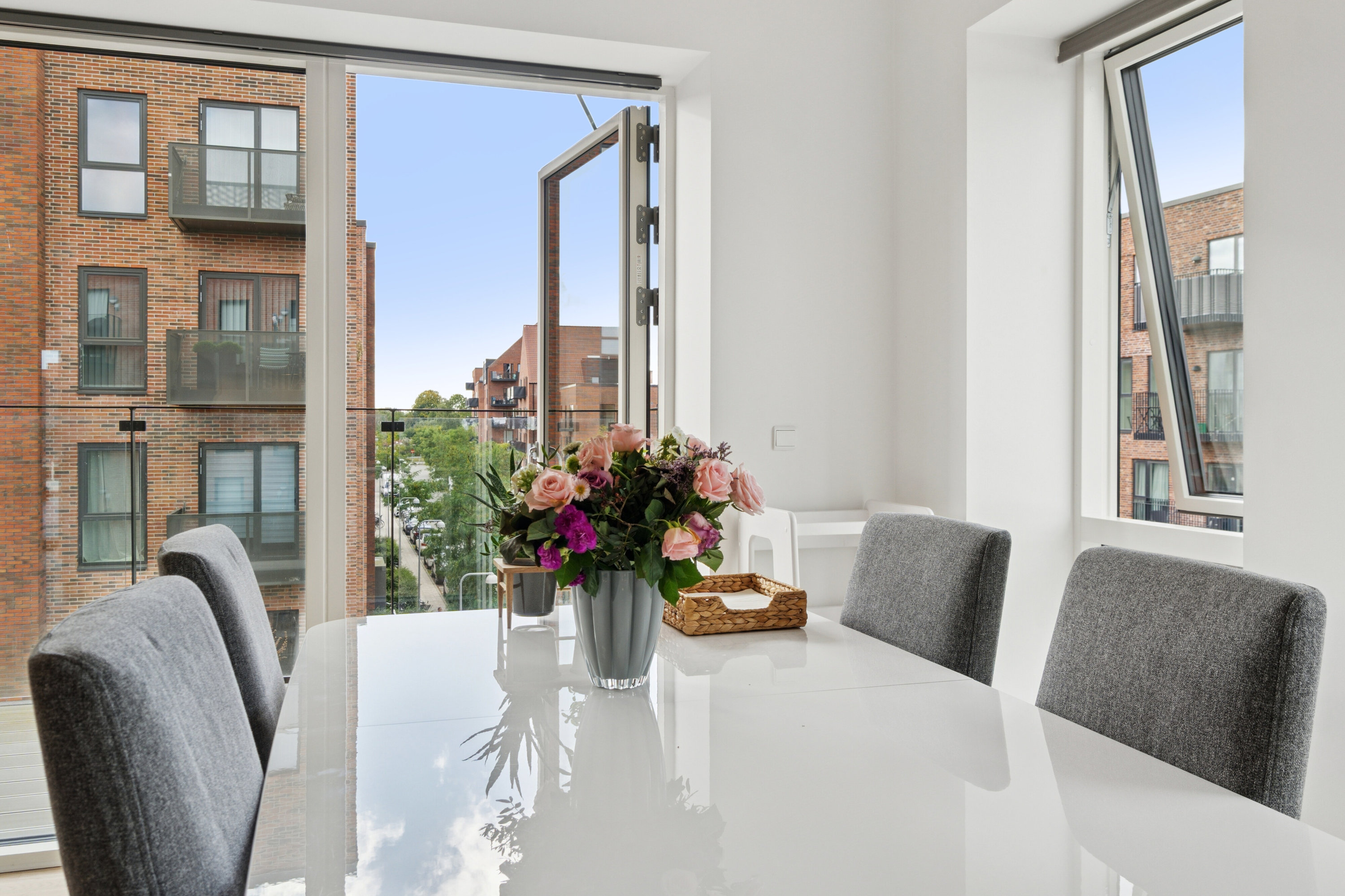 Fremhævet spisestue billede i fuldskærmstilstand. Billede af Kirkebjerg Parkvej 10A, 3. tv., 2605 Brøndby