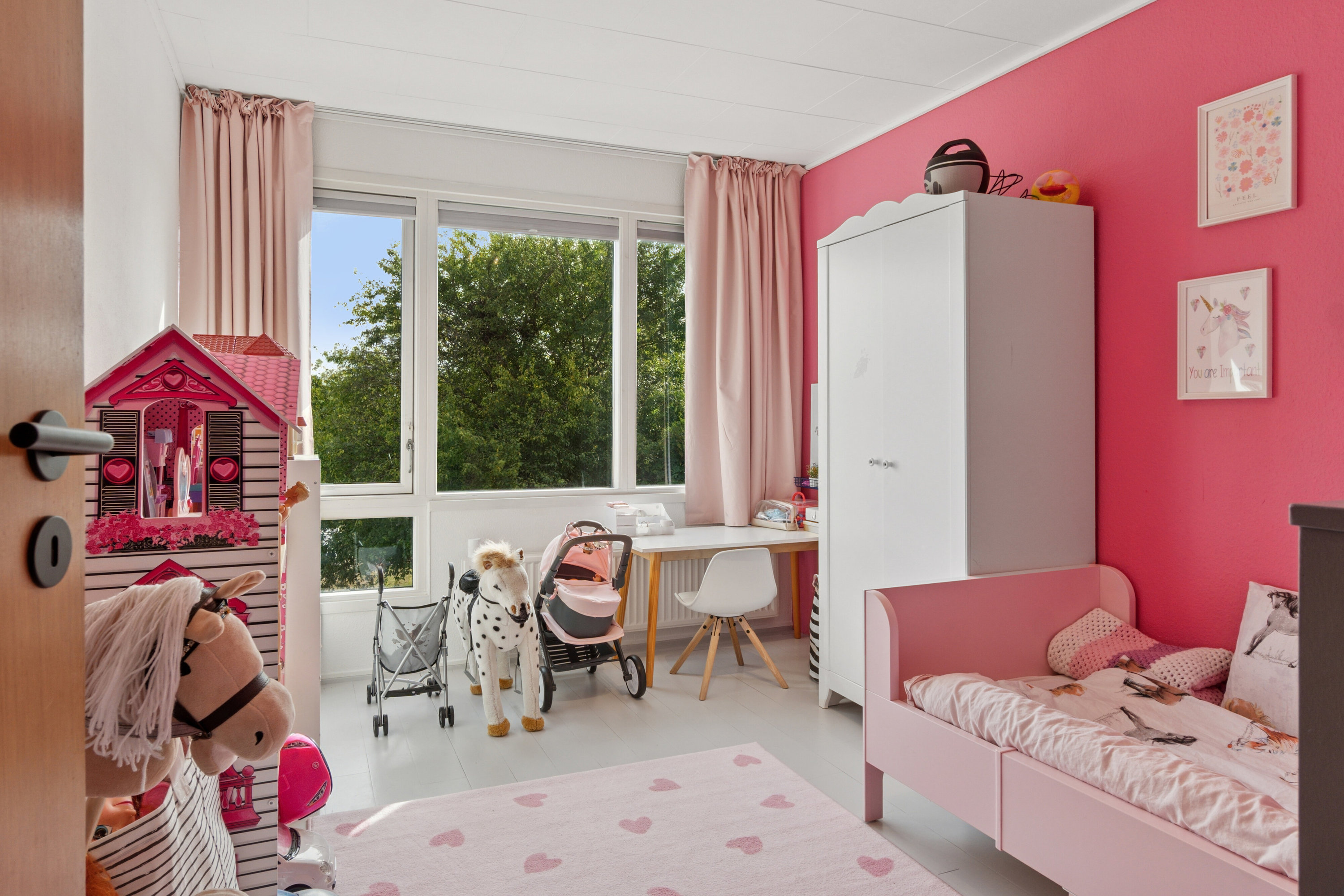 Fremhævet børneværelse billede i fuldskærmstilstand. Billede af Tjørnehusene 20, 2600 Glostrup