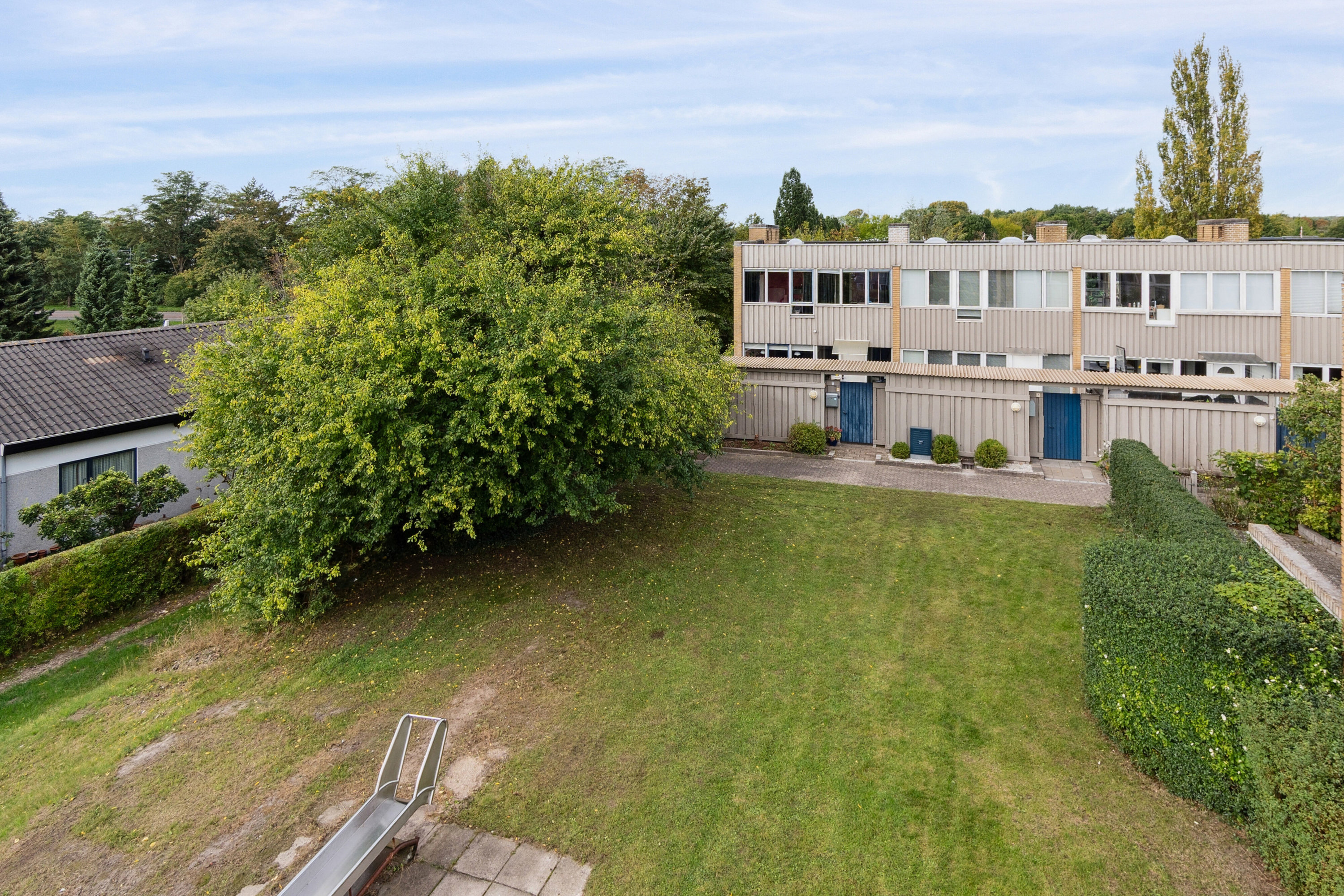 Fremhævet set fra haven billede i fuldskærmstilstand. Billede af Tjørnehusene 20, 2600 Glostrup