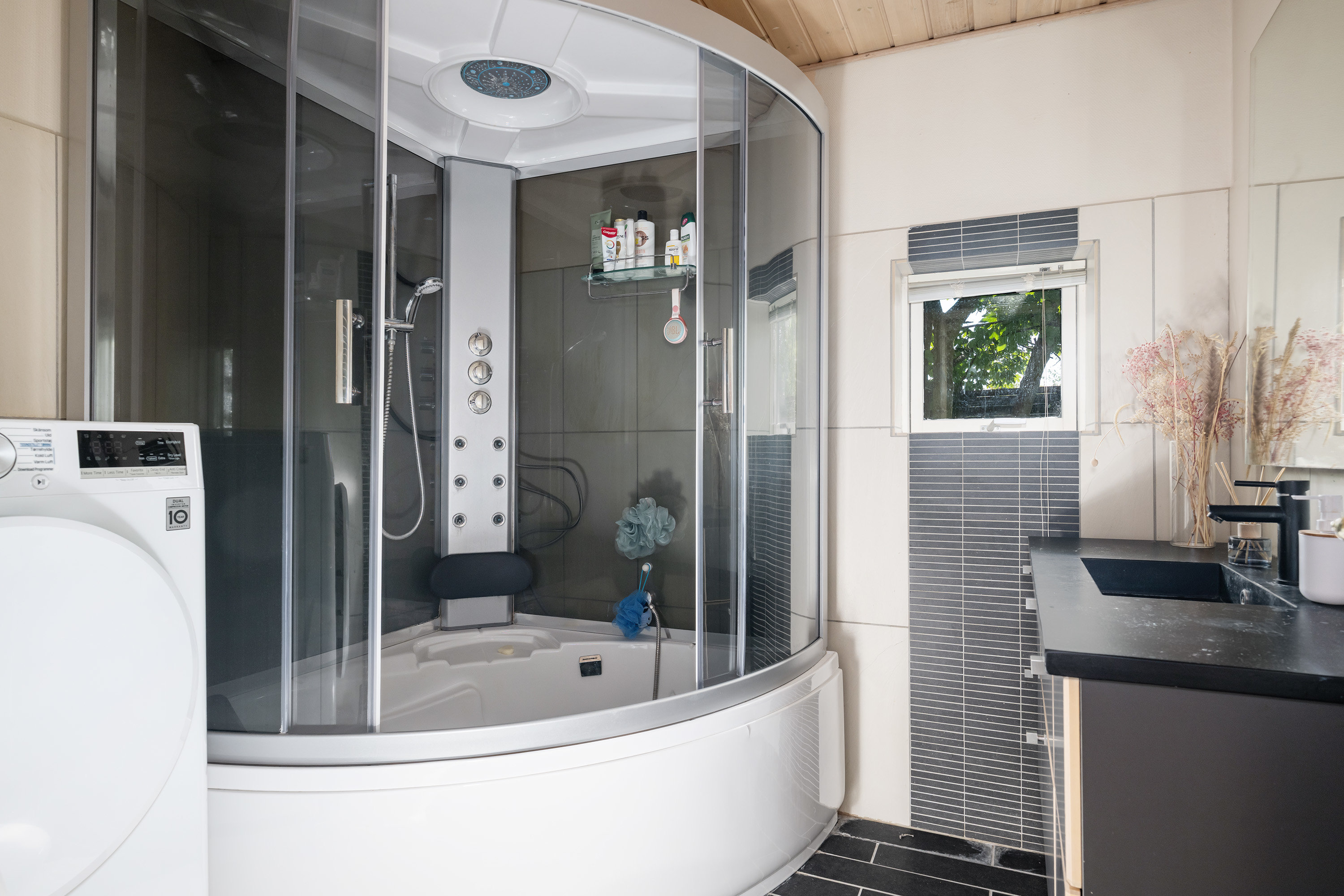 Fremhævet  billede i fuldskærmstilstand. Billede af Marielyst Strandvej 25, 4873 Væggerløse