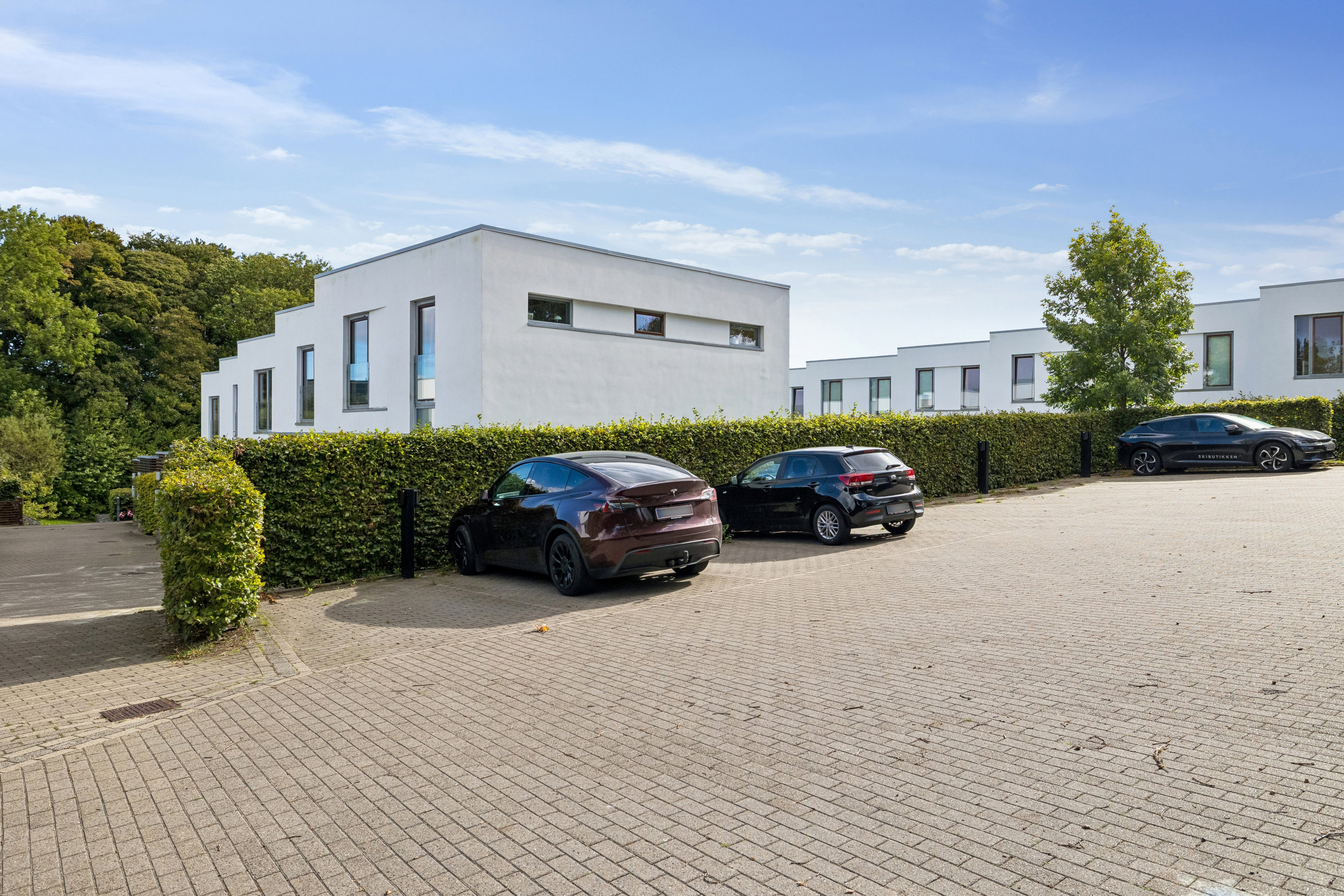 Fremhævet parkering billede i fuldskærmstilstand. Billede af Kongefolden 37, Skanderborg Bakker, 8660 Skanderborg