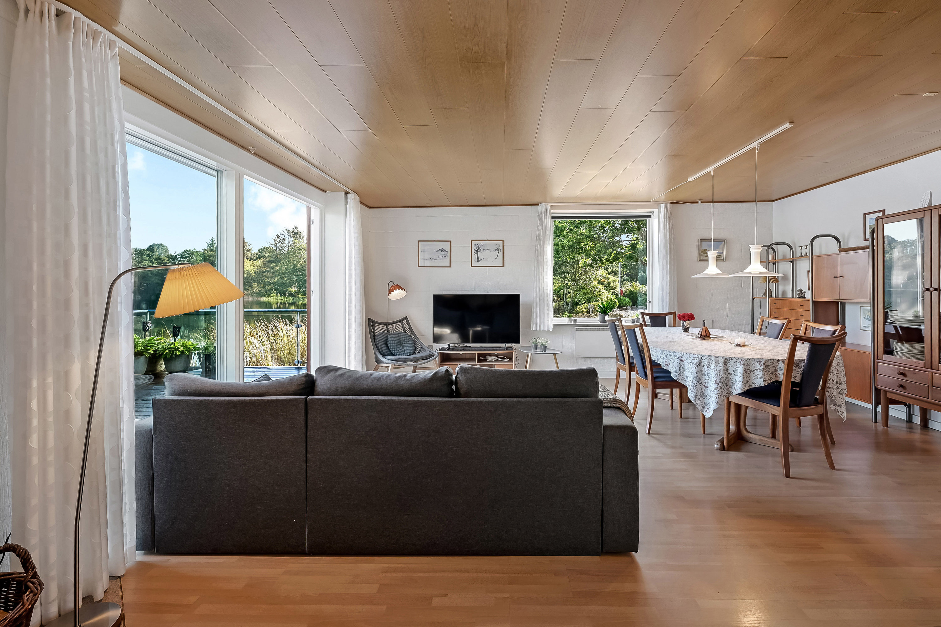 Fremhævet stue billede i fuldskærmstilstand. Billede af Tangsgårdsvej 3, Bur, 7570 Vemb