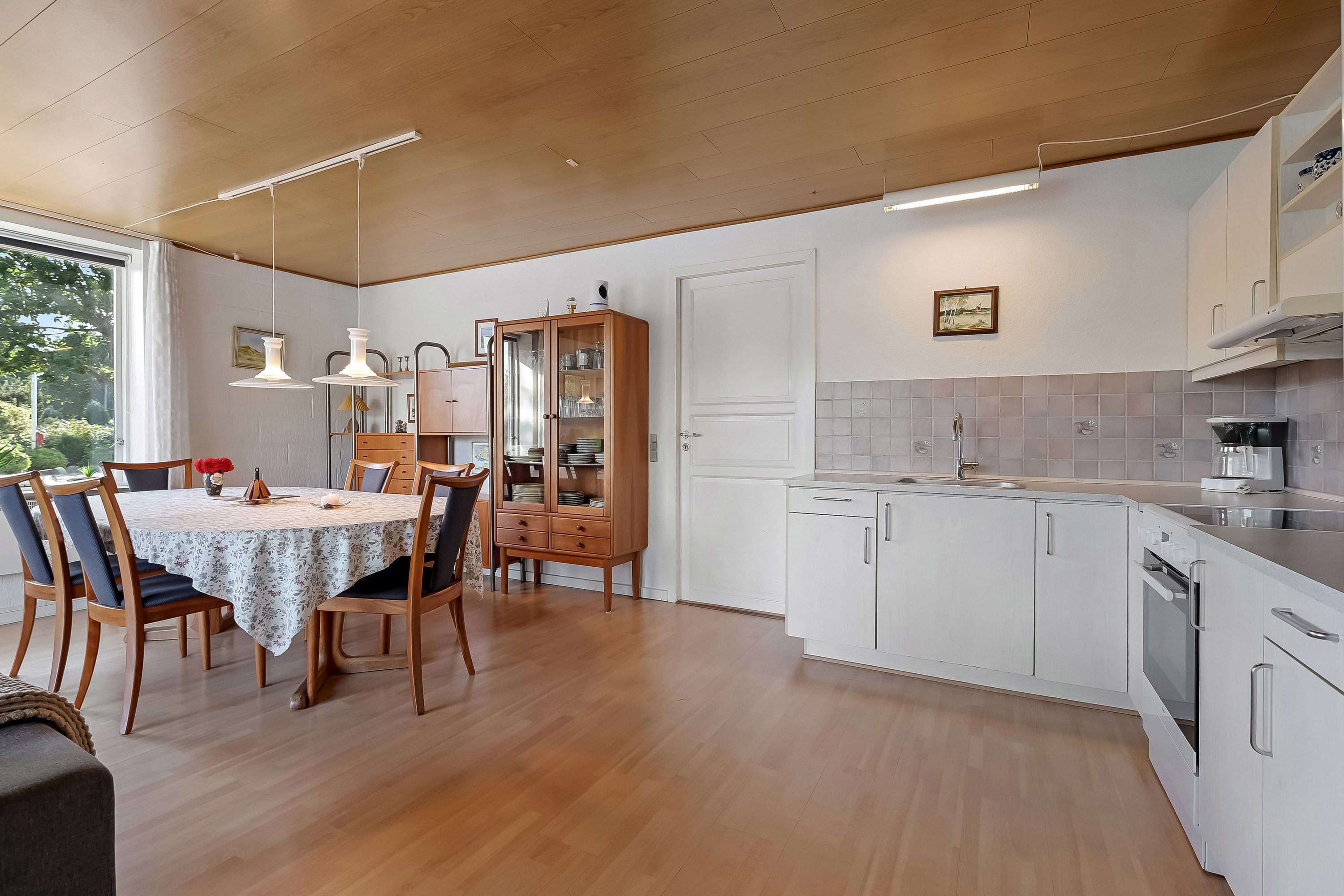 Fremhævet køkken billede i fuldskærmstilstand. Billede af Tangsgårdsvej 3, Bur, 7570 Vemb