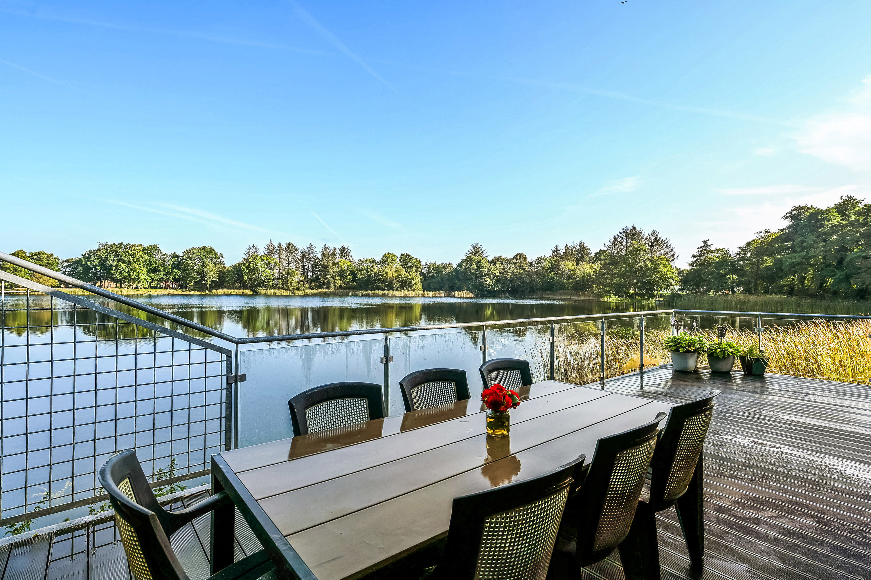 Fremhævet terrasse billede i fuldskærmstilstand. Billede af Tangsgårdsvej 3, Bur, 7570 Vemb