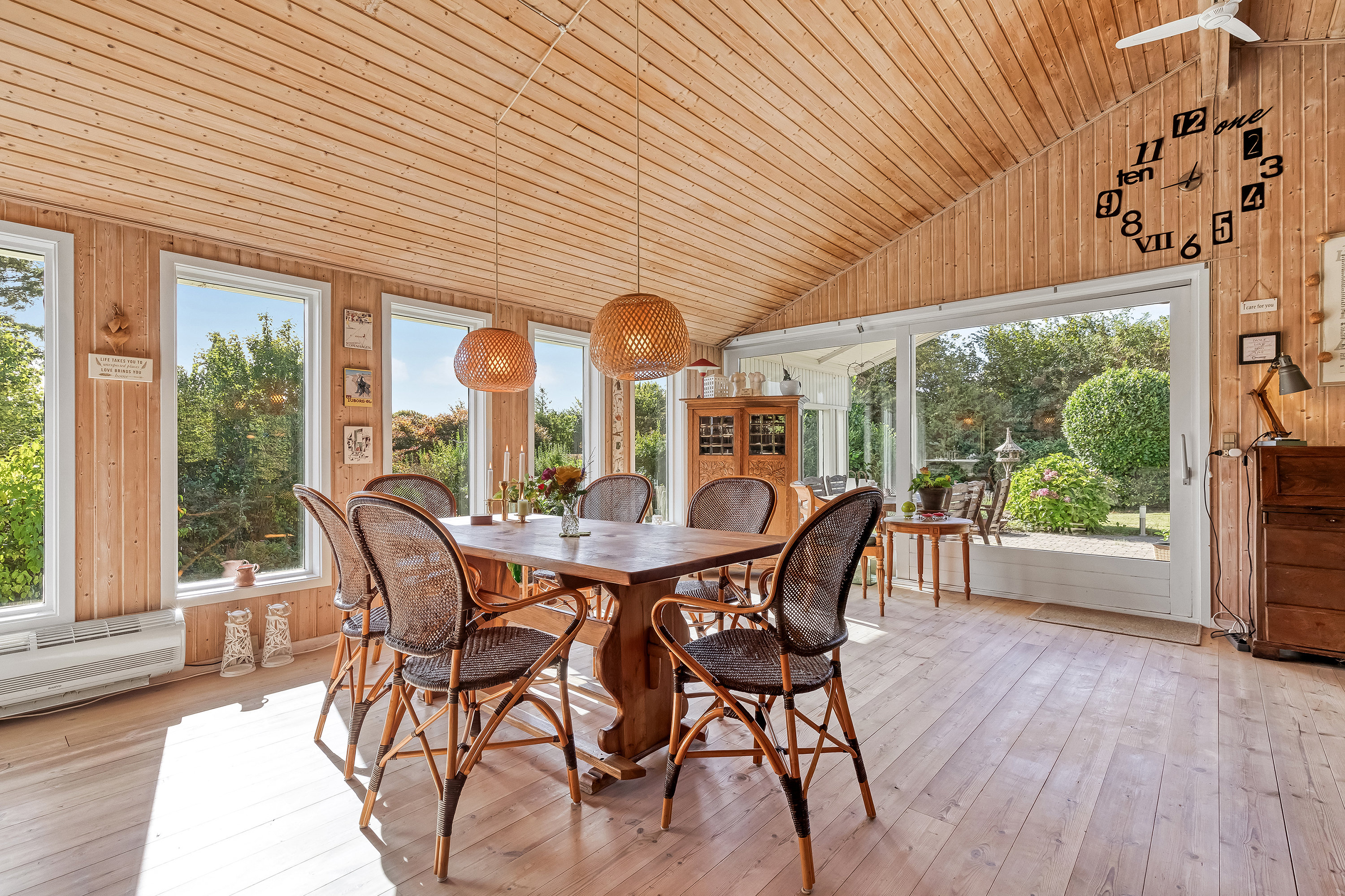 Fremhævet stue billede i fuldskærmstilstand. Billede af Langs Hegnet 14, 3310 Ølsted