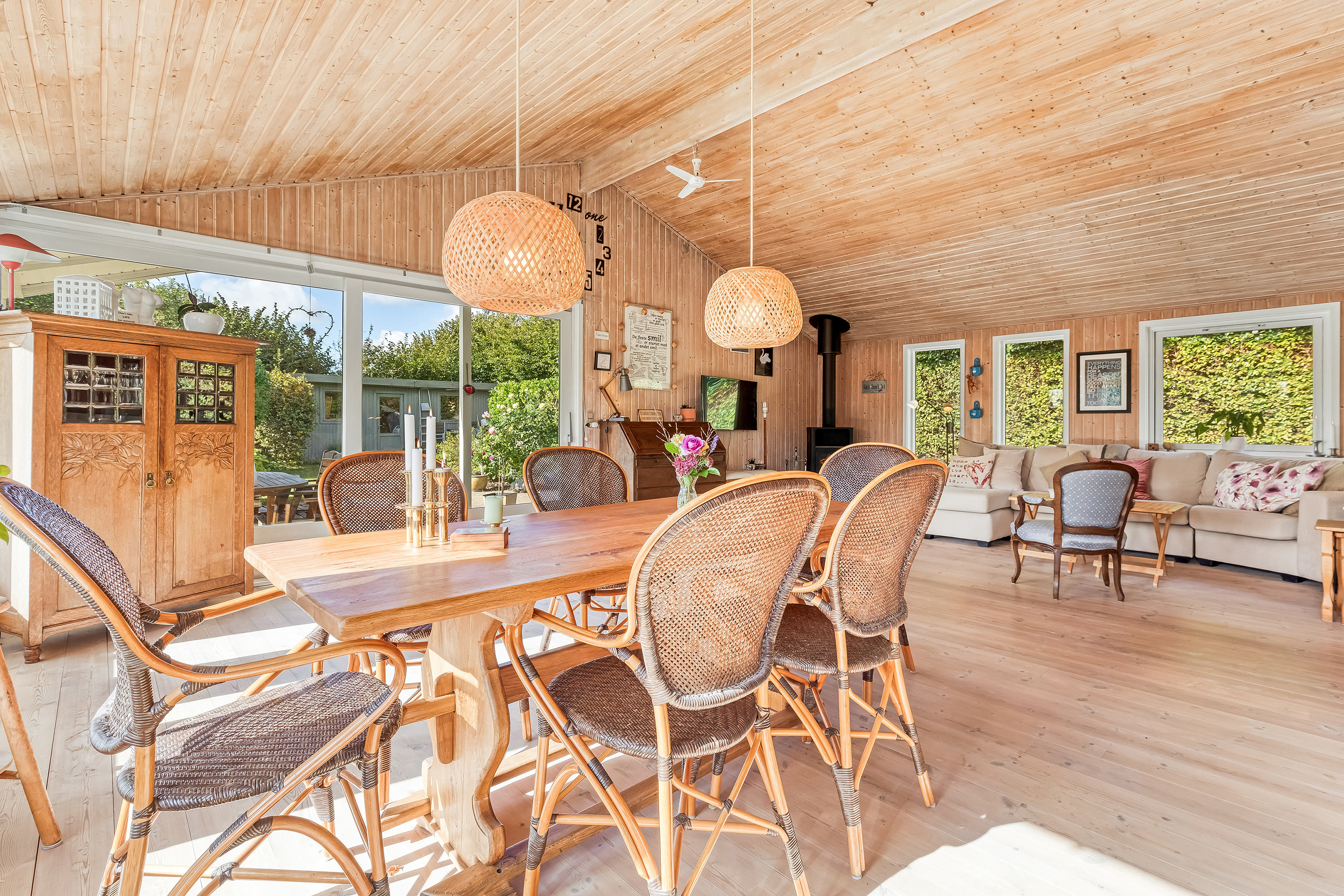 Fremhævet stue billede i fuldskærmstilstand. Billede af Langs Hegnet 14, 3310 Ølsted