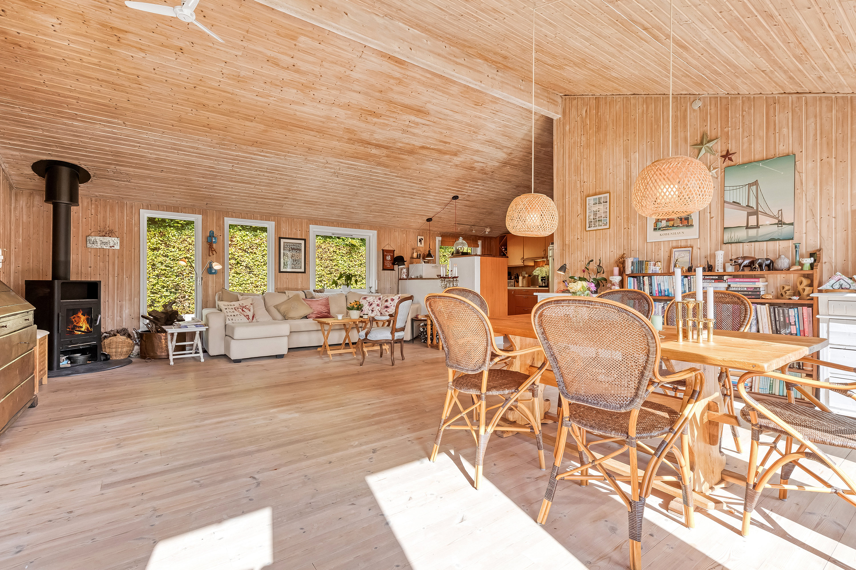 Fremhævet stue billede i fuldskærmstilstand. Billede af Langs Hegnet 14, 3310 Ølsted