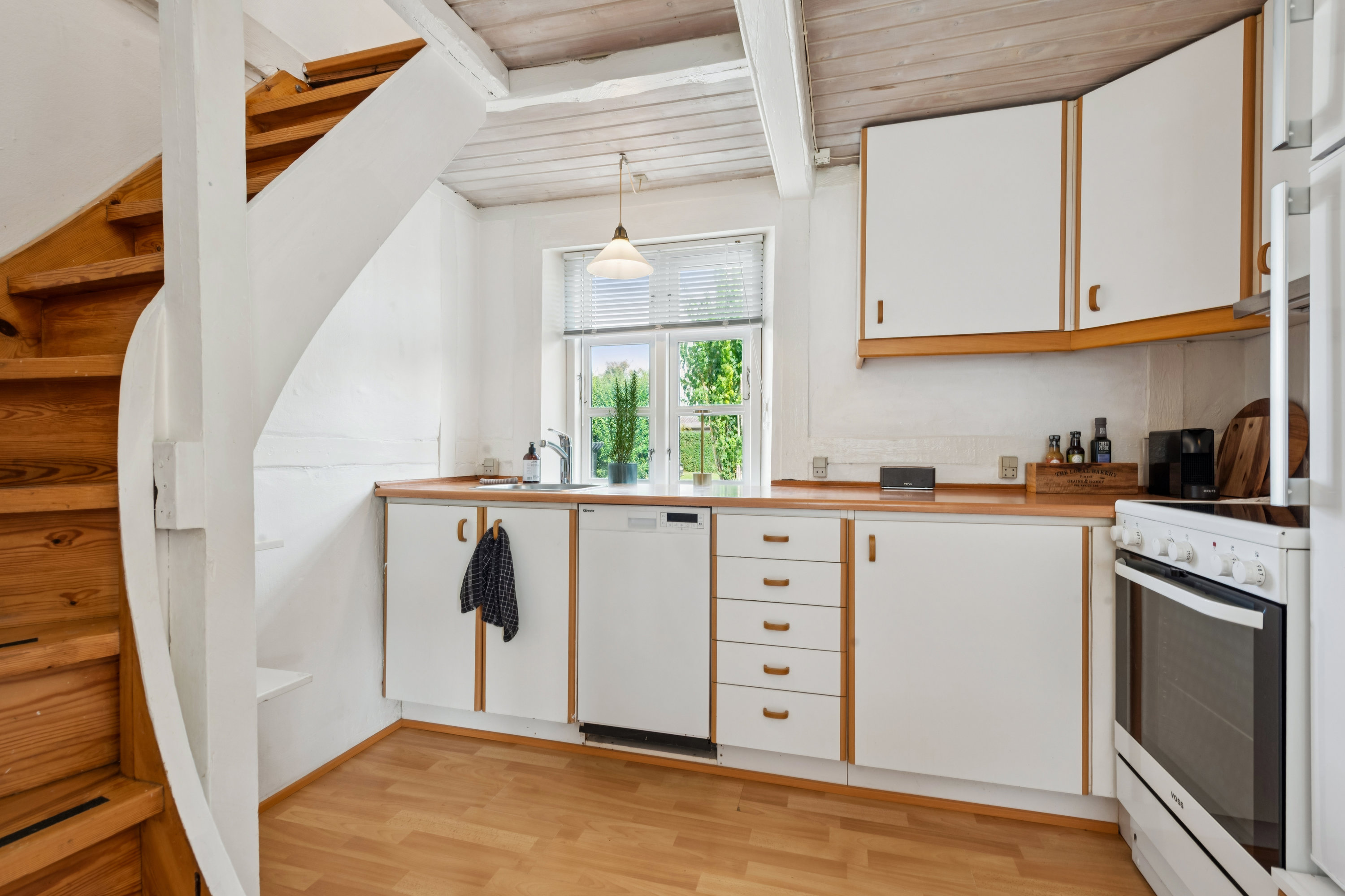 Fremhævet køkken billede i fuldskærmstilstand. Billede af Stubager 6A, 2670 Greve