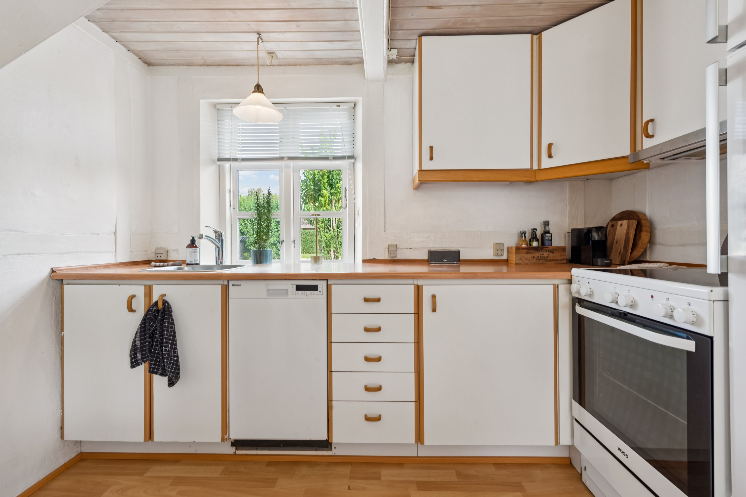 Fremhævet køkken billede i fuldskærmstilstand. Billede af Stubager 6A, 2670 Greve