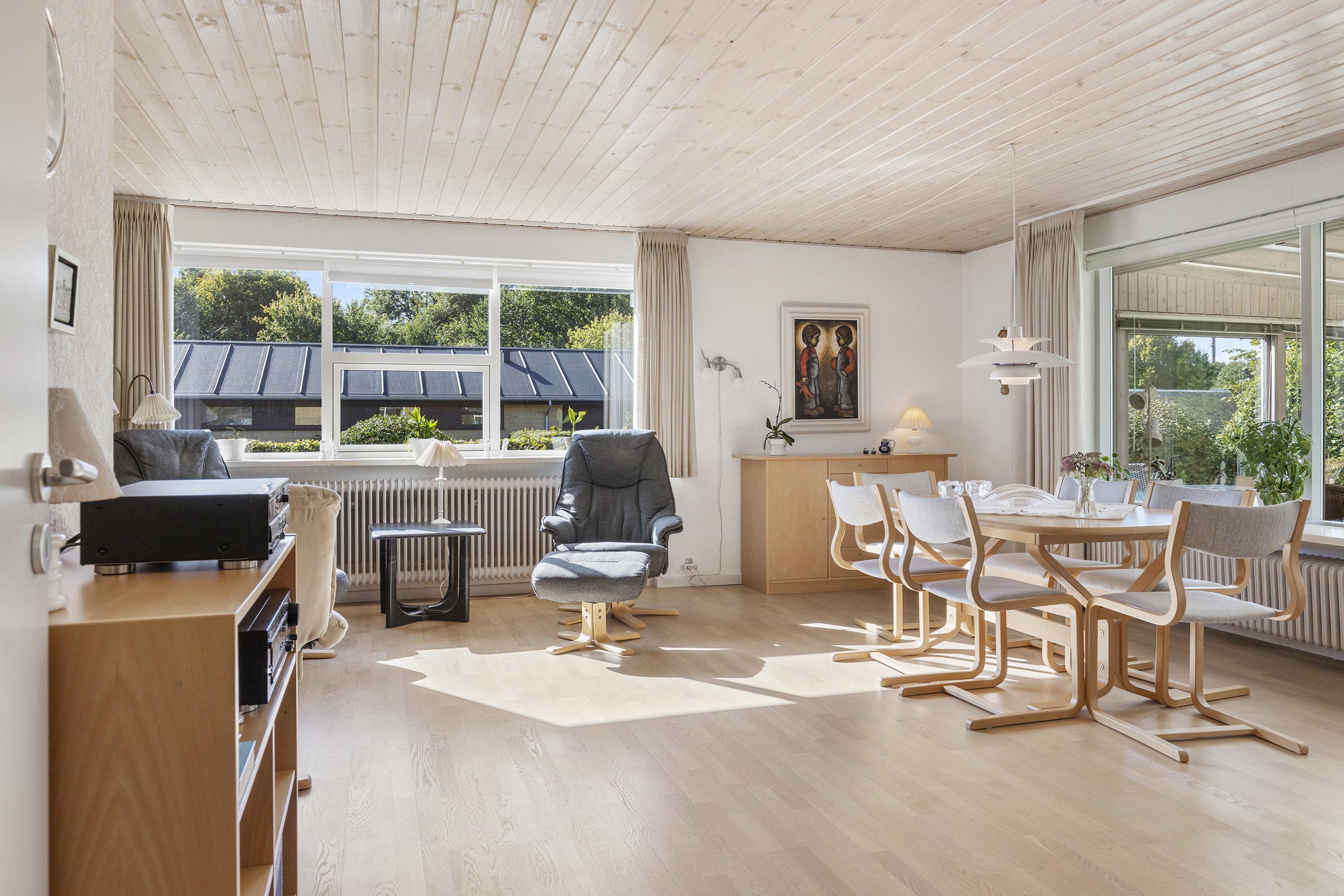 Fremhævet stue billede i fuldskærmstilstand. Billede af Søndermarken 3, 9760 Vrå