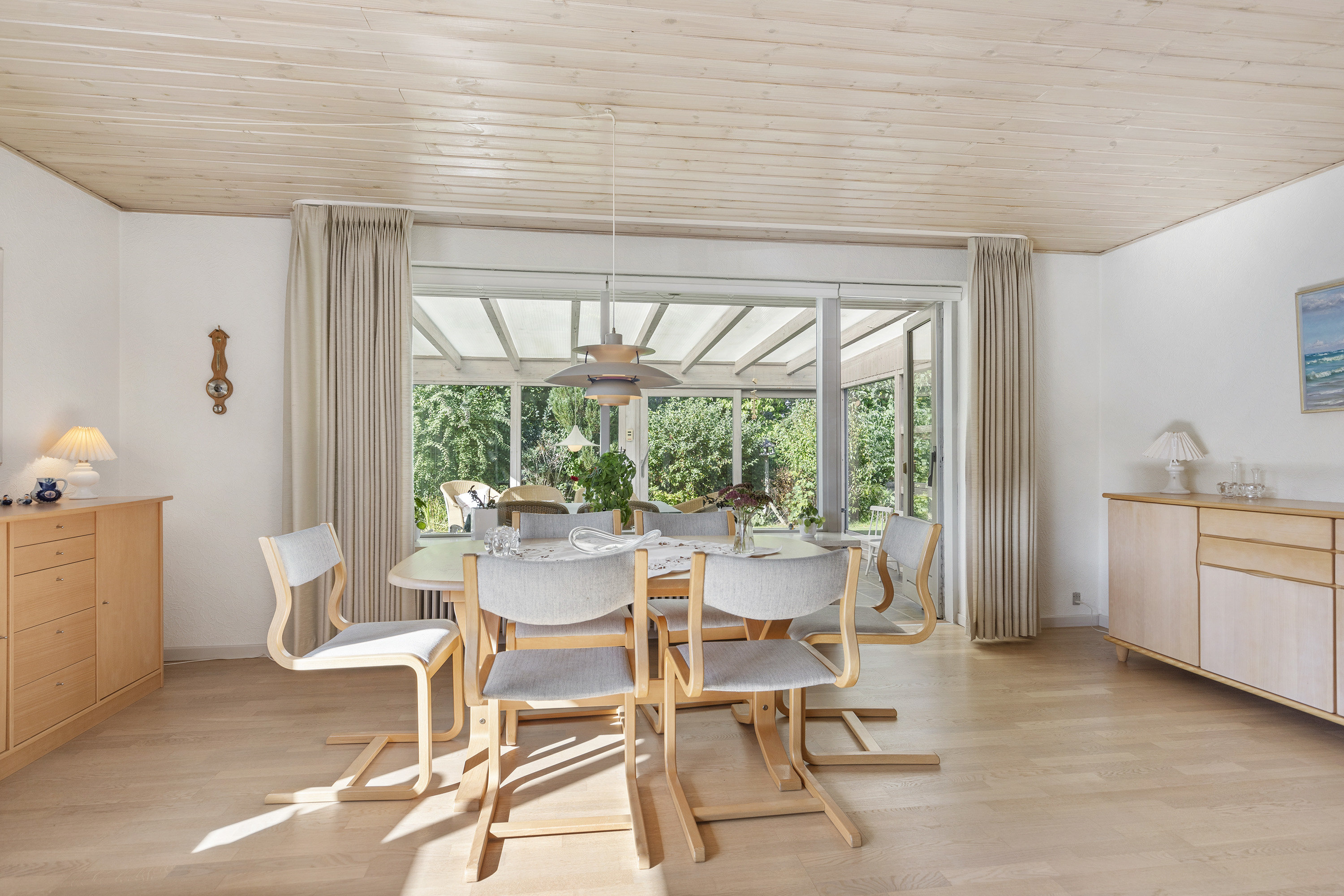 Fremhævet stue billede i fuldskærmstilstand. Billede af Søndermarken 3, 9760 Vrå