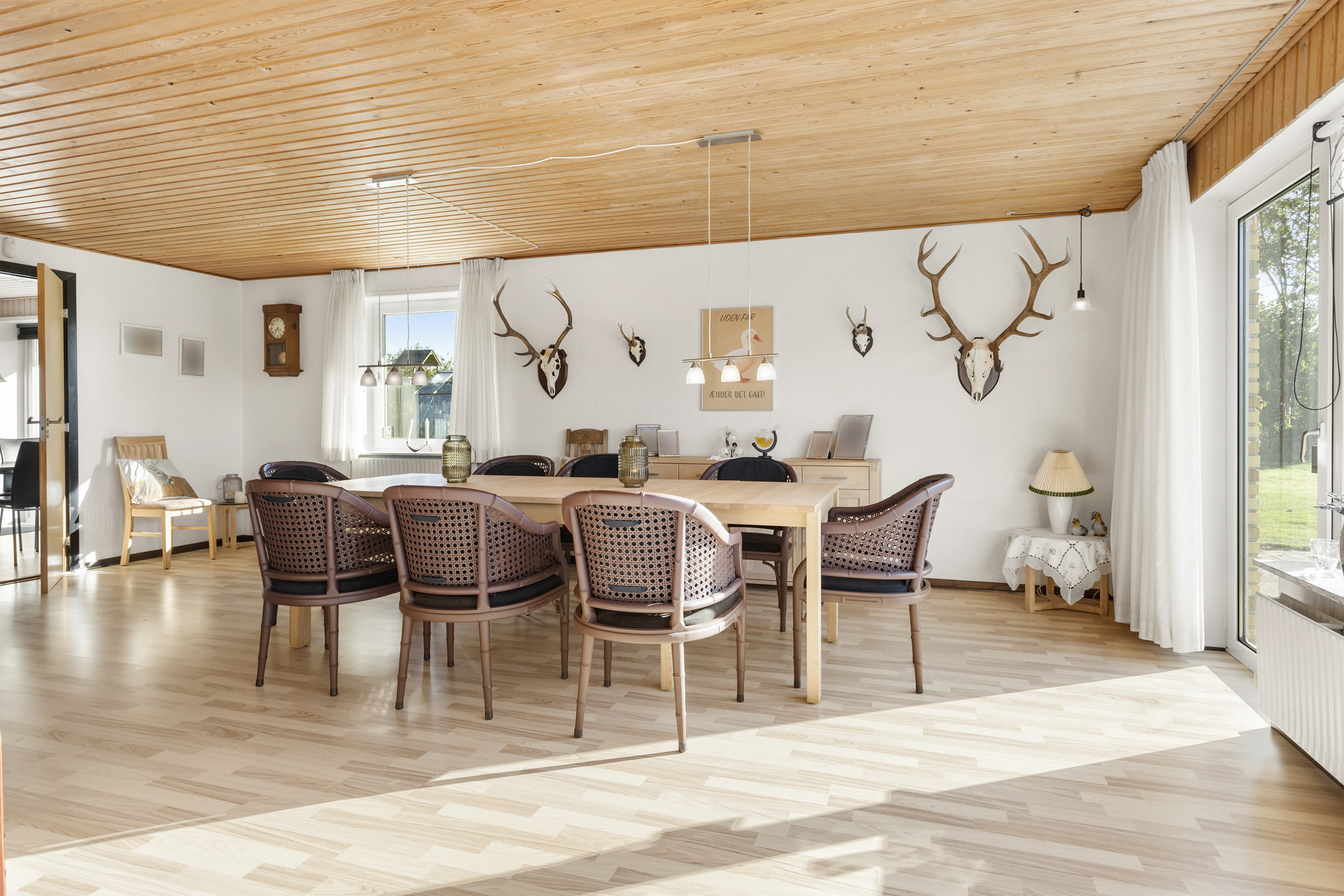 Fremhævet stue billede i fuldskærmstilstand. Billede af Jørgen Terkelsens V 6, 9760 Vrå