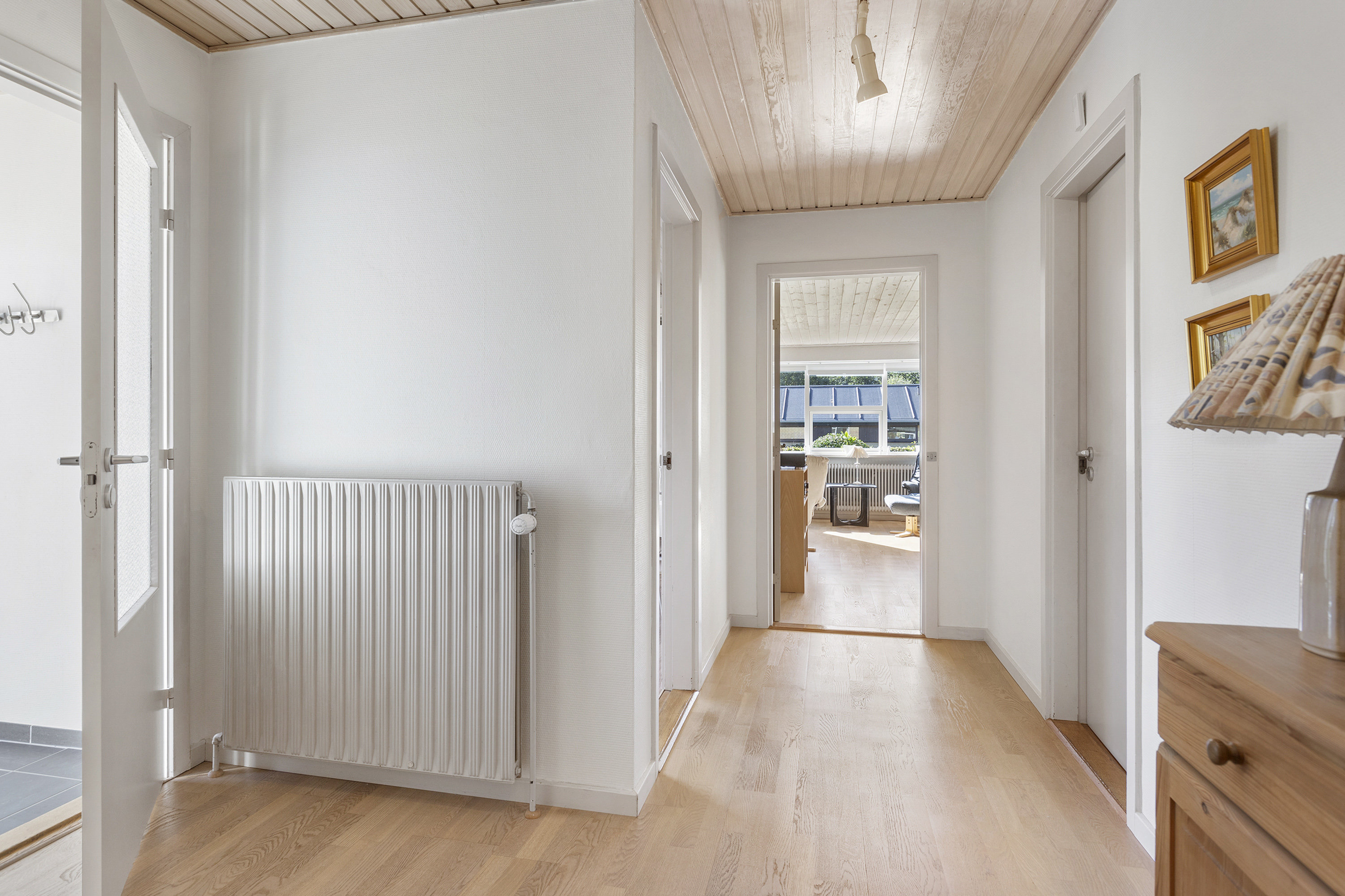 Fremhævet gang billede i fuldskærmstilstand. Billede af Søndermarken 3, 9760 Vrå