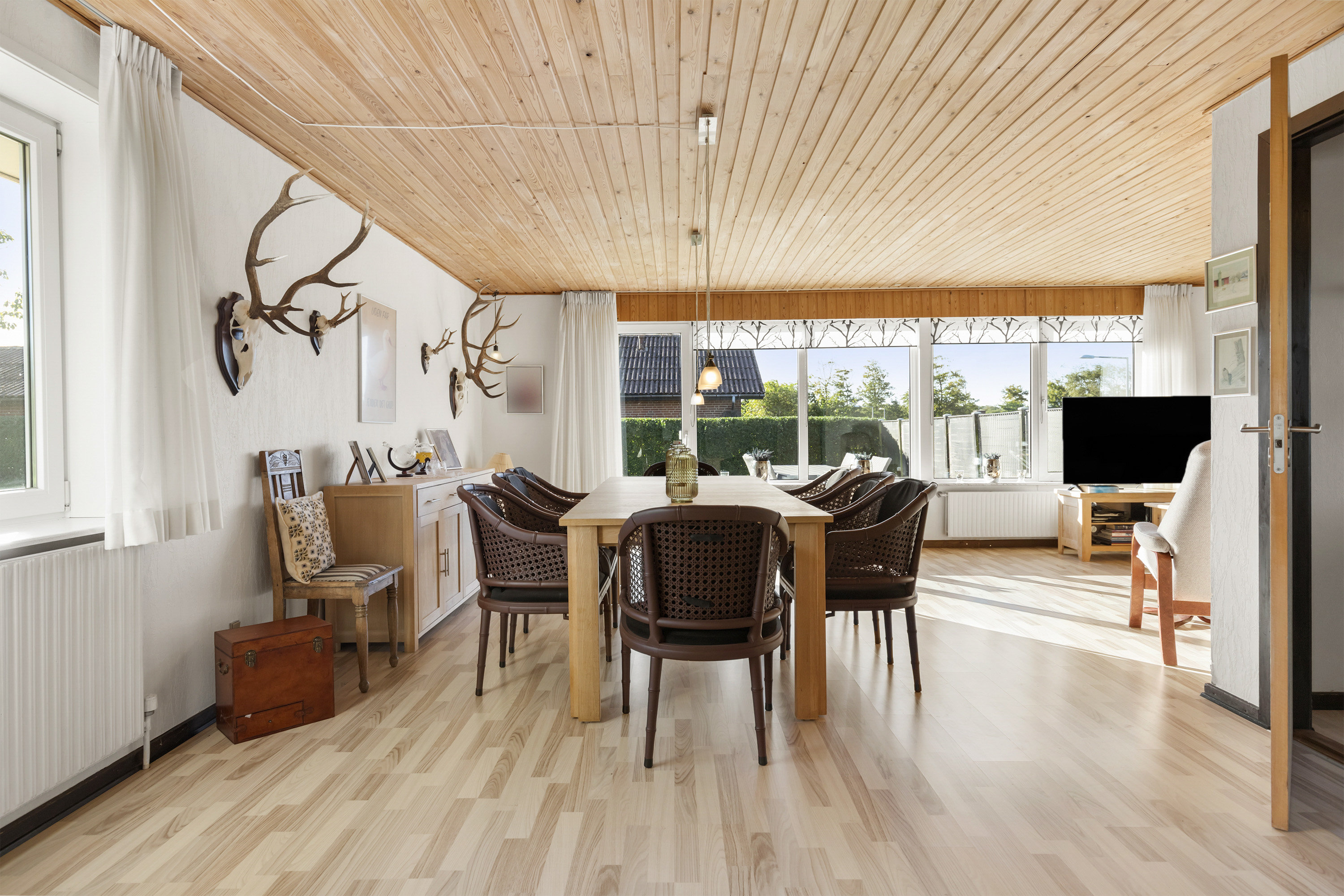 Fremhævet stue billede i fuldskærmstilstand. Billede af Jørgen Terkelsens V 6, 9760 Vrå