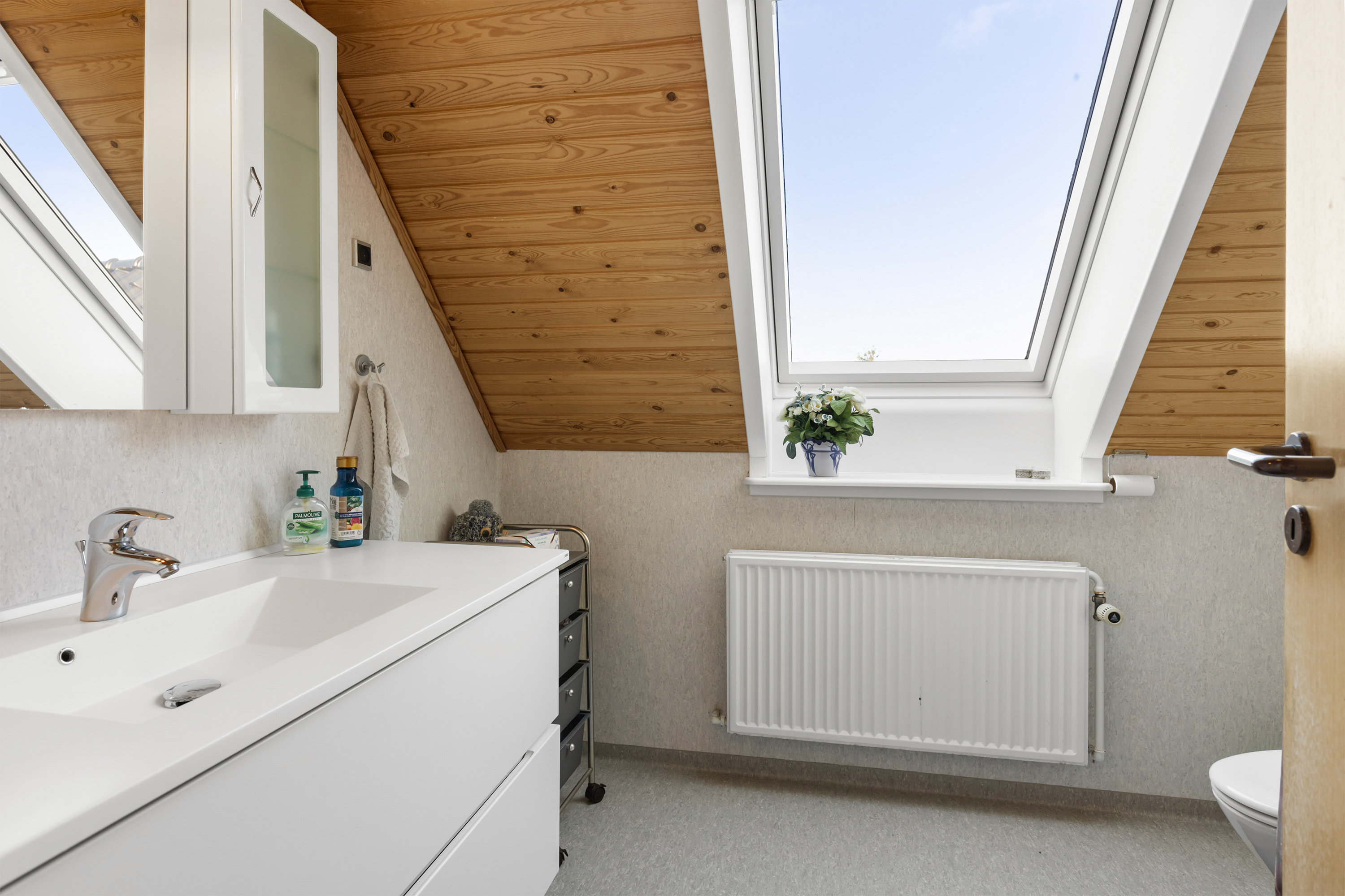 Fremhævet badeværelse billede i fuldskærmstilstand. Billede af Jørgen Terkelsens V 6, 9760 Vrå