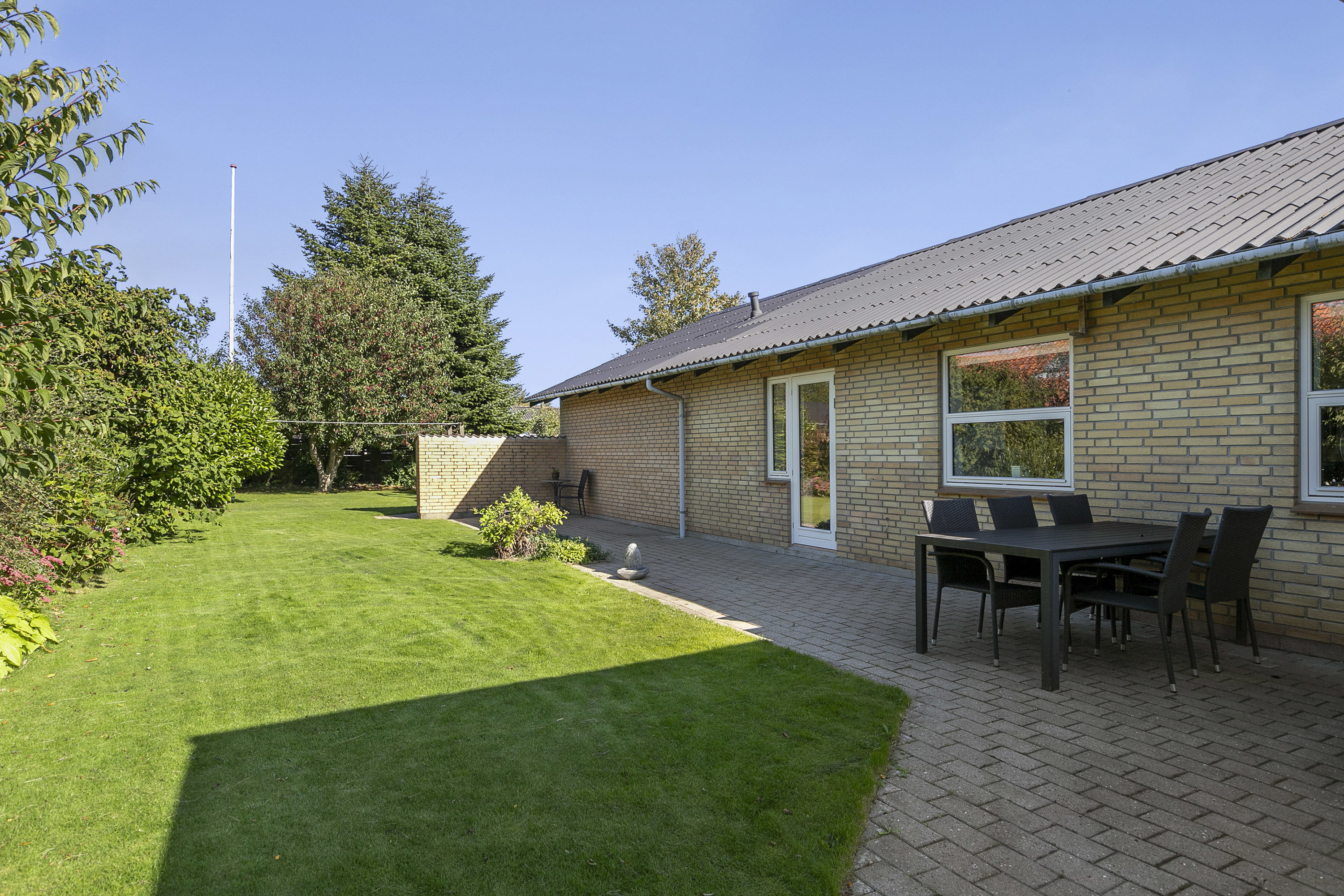 Fremhævet terrasse billede i fuldskærmstilstand. Billede af Søndermarken 3, 9760 Vrå