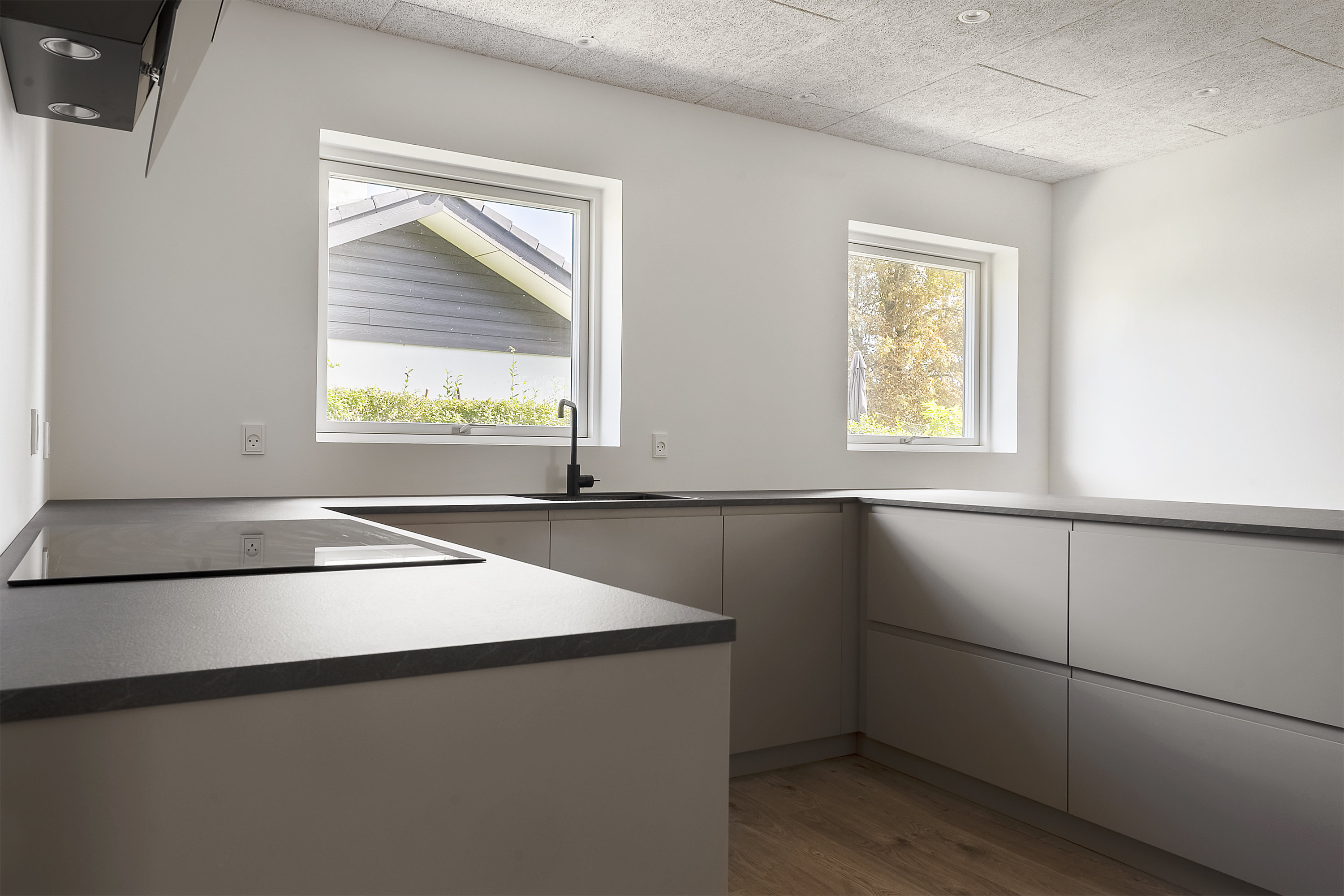 Fremhævet køkken billede i fuldskærmstilstand. Billede af Stensballe Strandvej 1, 8700 Horsens