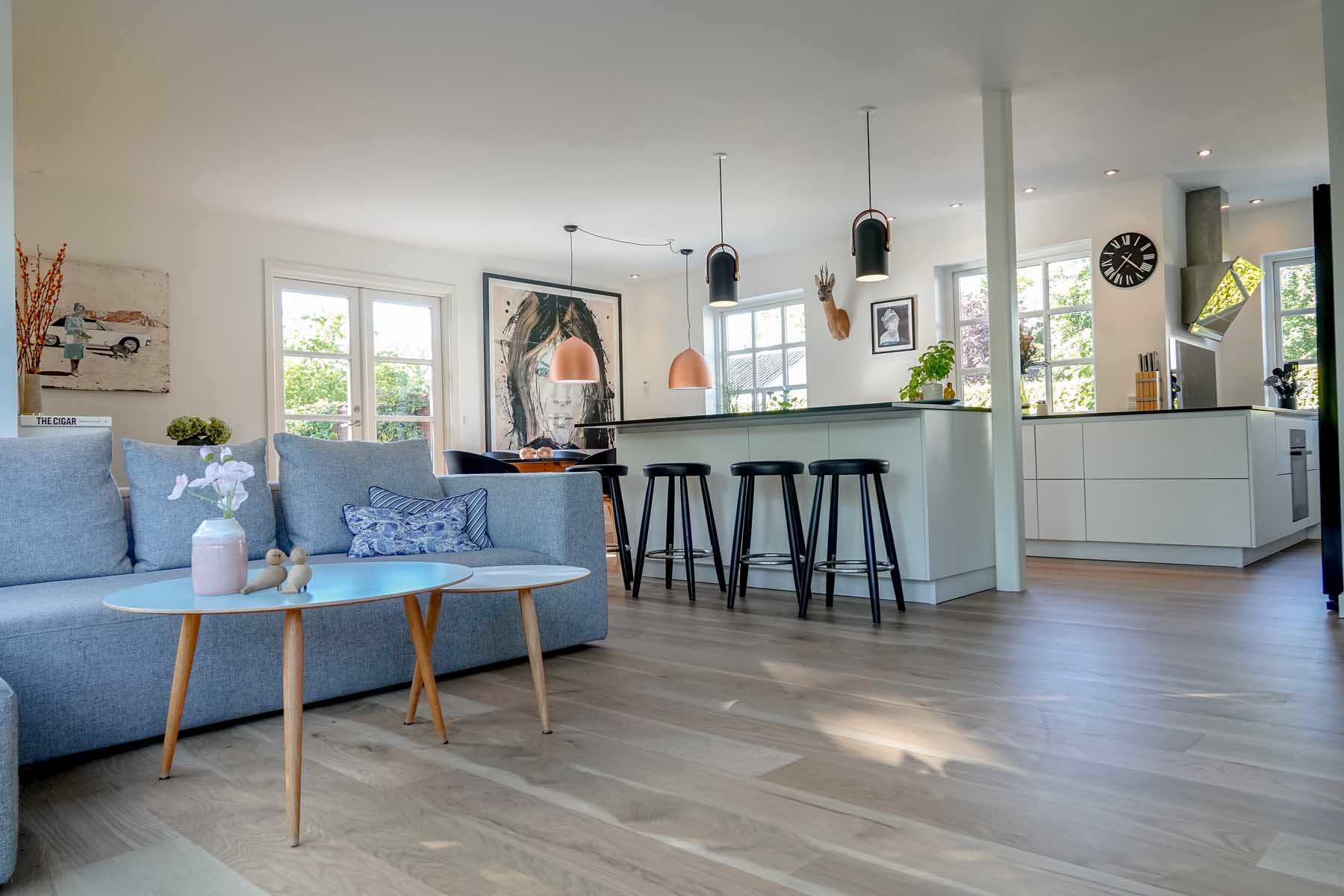 Fremhævet stue/køkken billede i fuldskærmstilstand. Billede af Carl Plougs Vænge 3, 5230 Odense M